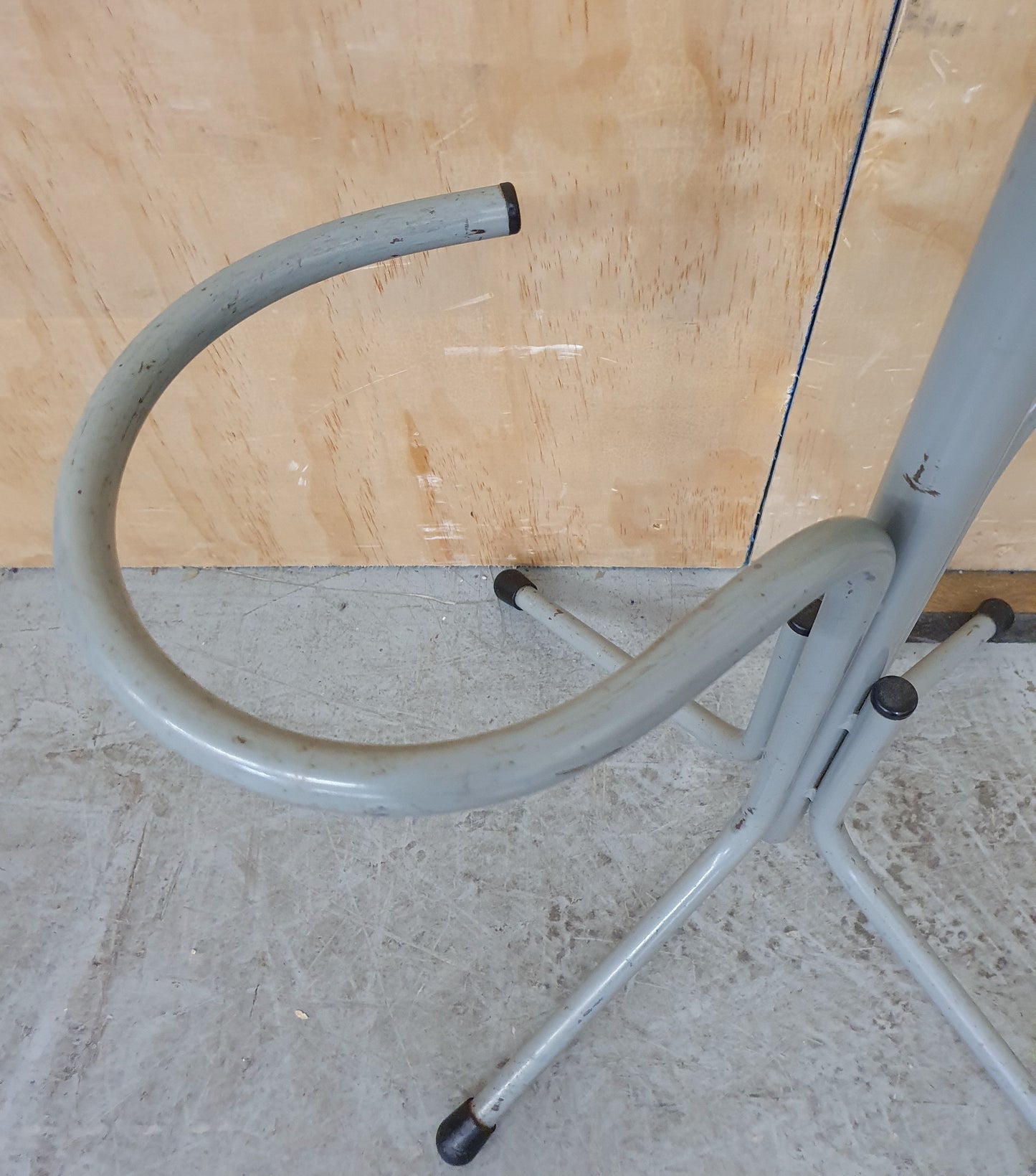 Grey Metal Freestanding Coat Stand - 040725-01