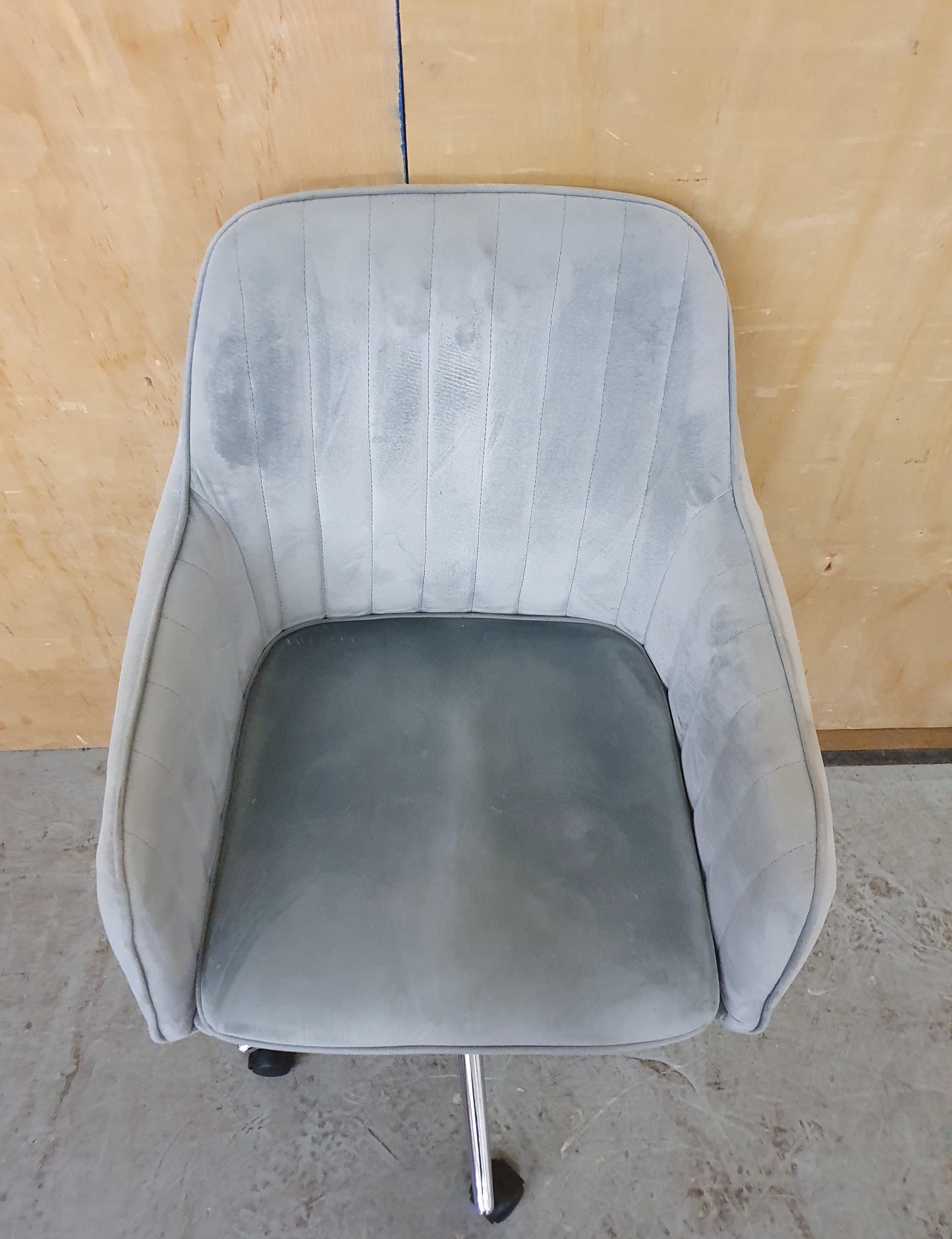 Grey Velvet Modern Height Adjustable Office Chair on Castor Wheels - EL104439