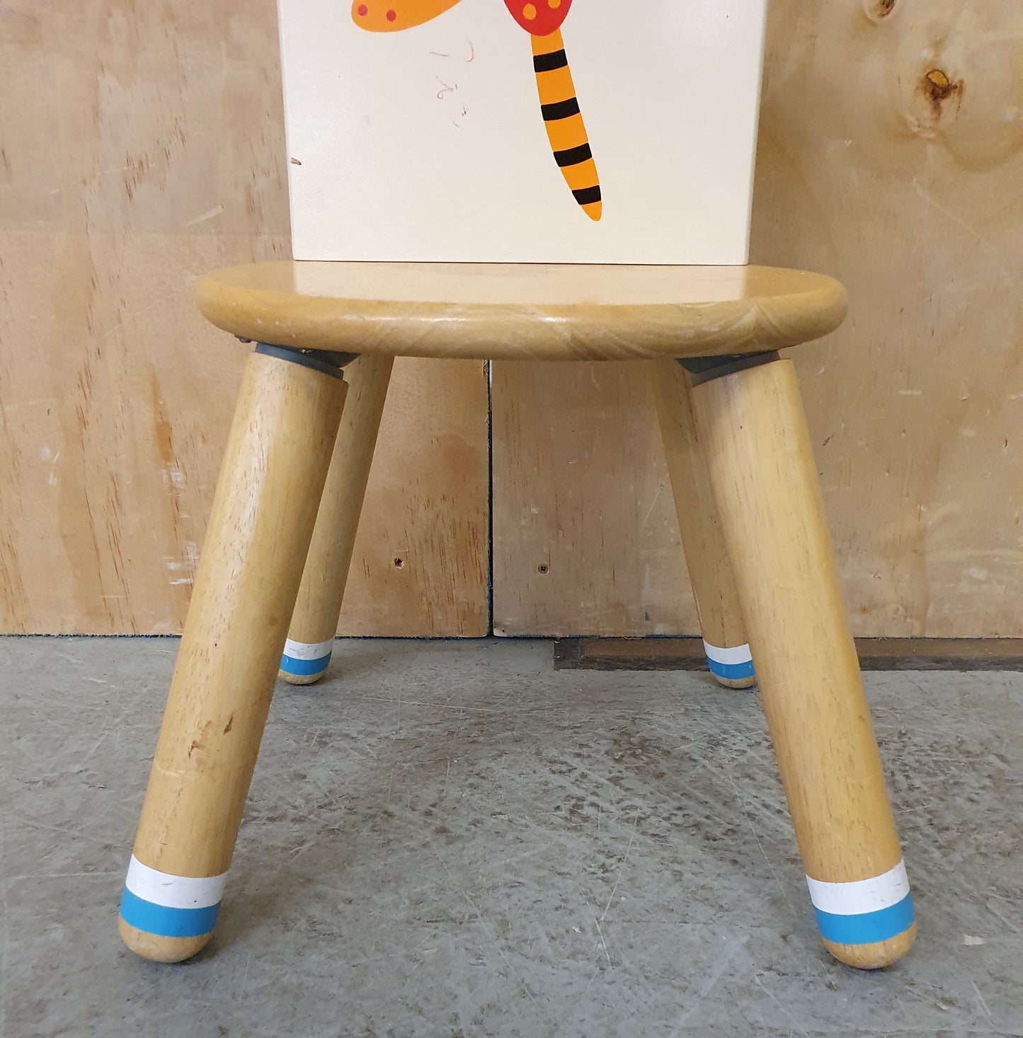 Wood Children's Chair with Dragon Fly Image on Back Rest - 240725-01