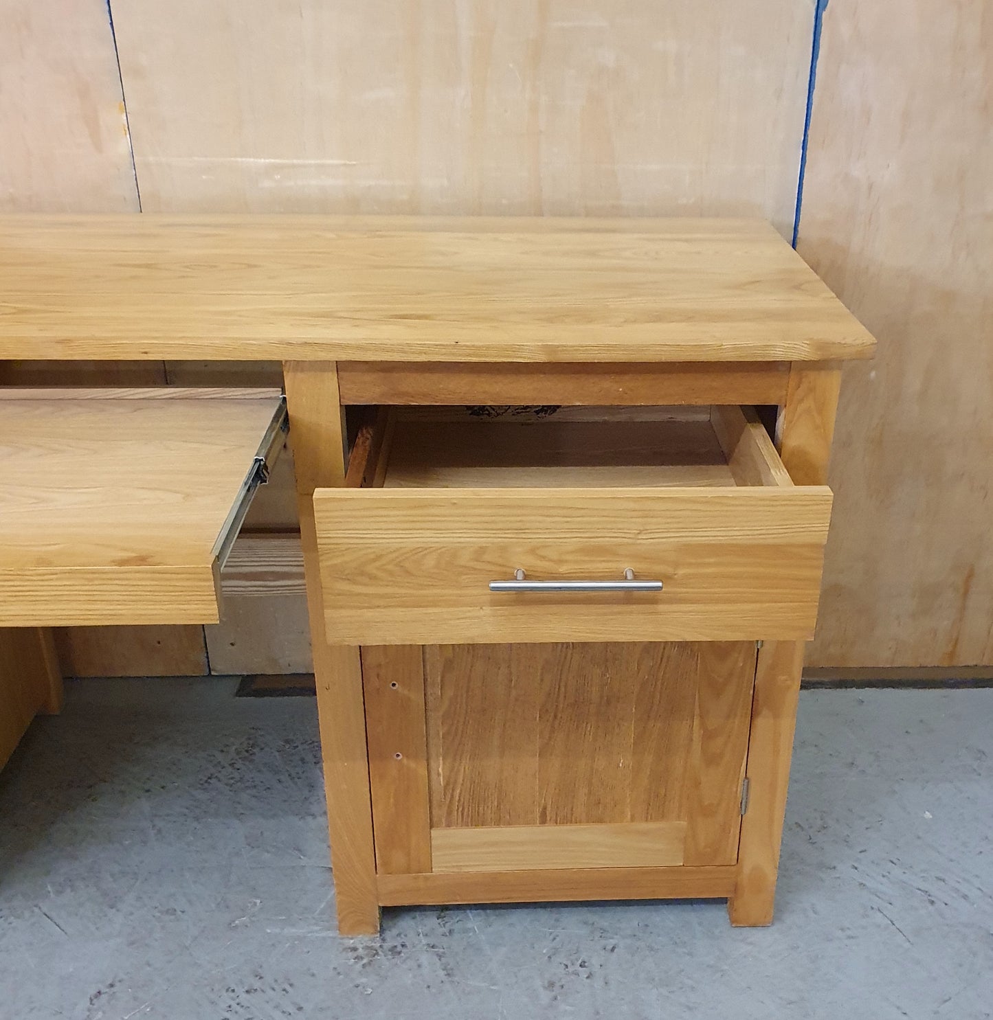 Large Solid Wood Desk with Pull Out Mid Section 1 Drawer and 2 Doors - 103860