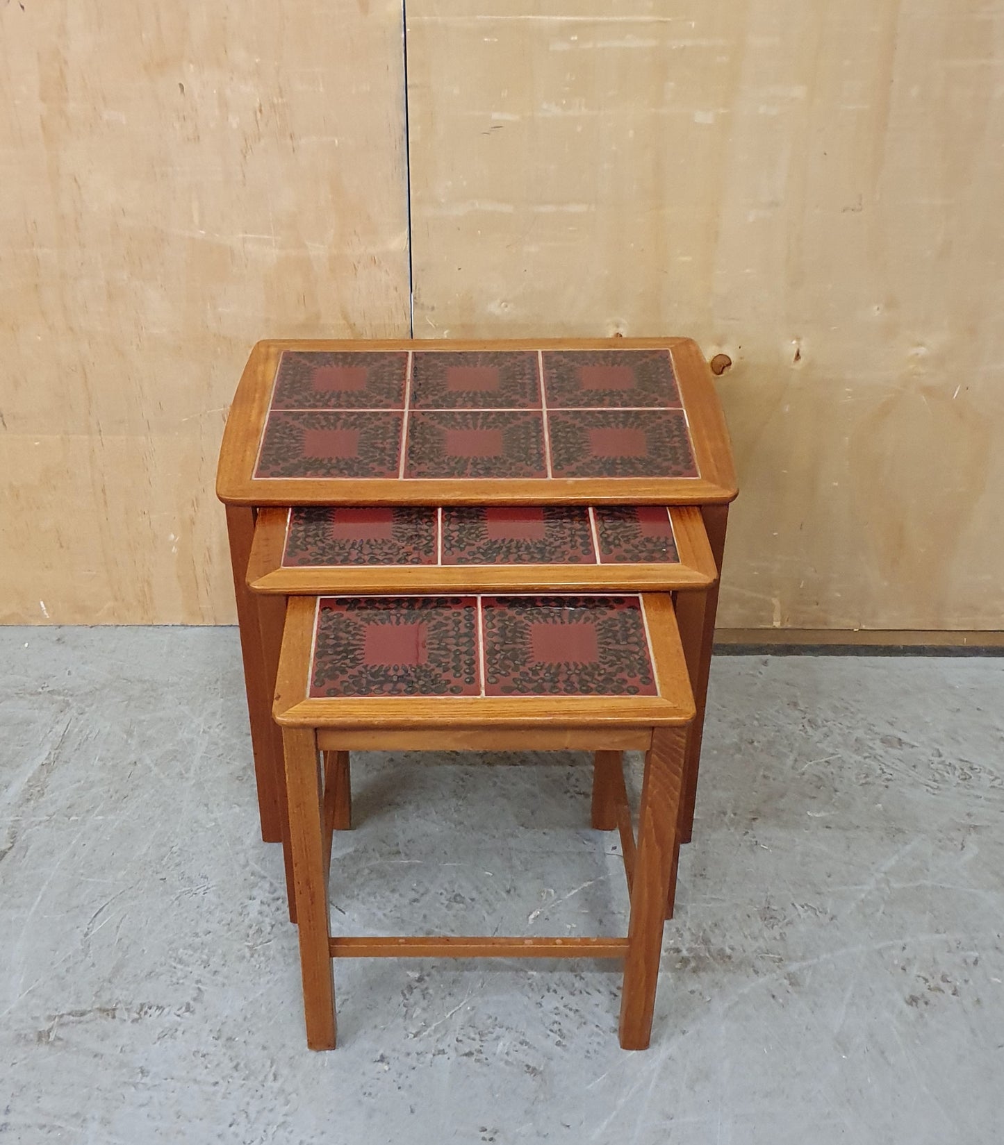 Mid Century Design Nest of Tables - EL104219