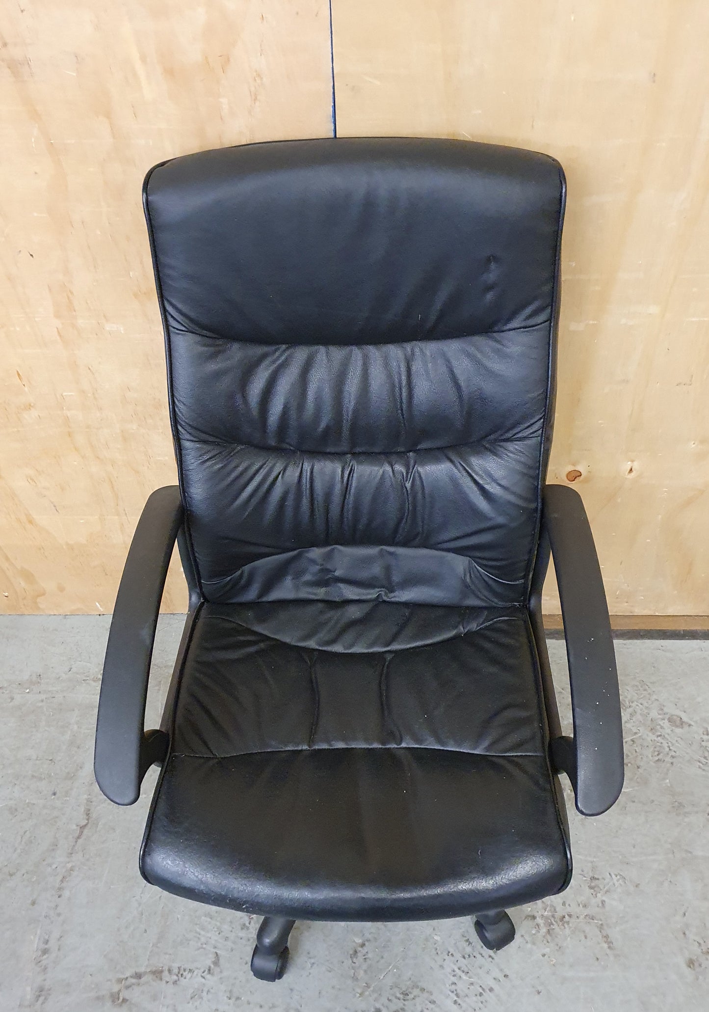 Black Leather Office Chair with Chrome Frame - EL104440