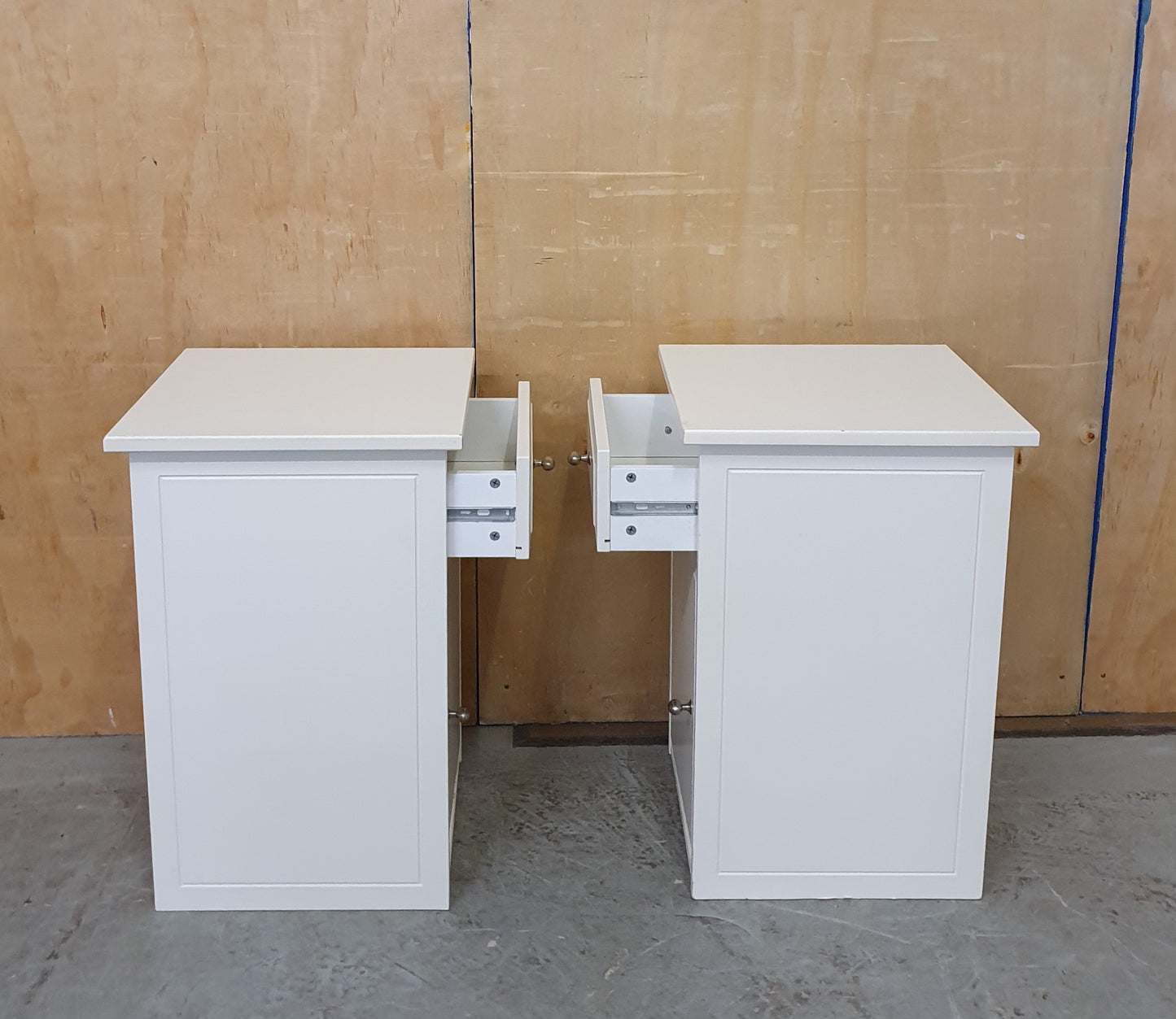 2 Matching White Wood Bedside Cabinets with 1 Drawer and 1 Door - 104677 / 104678
