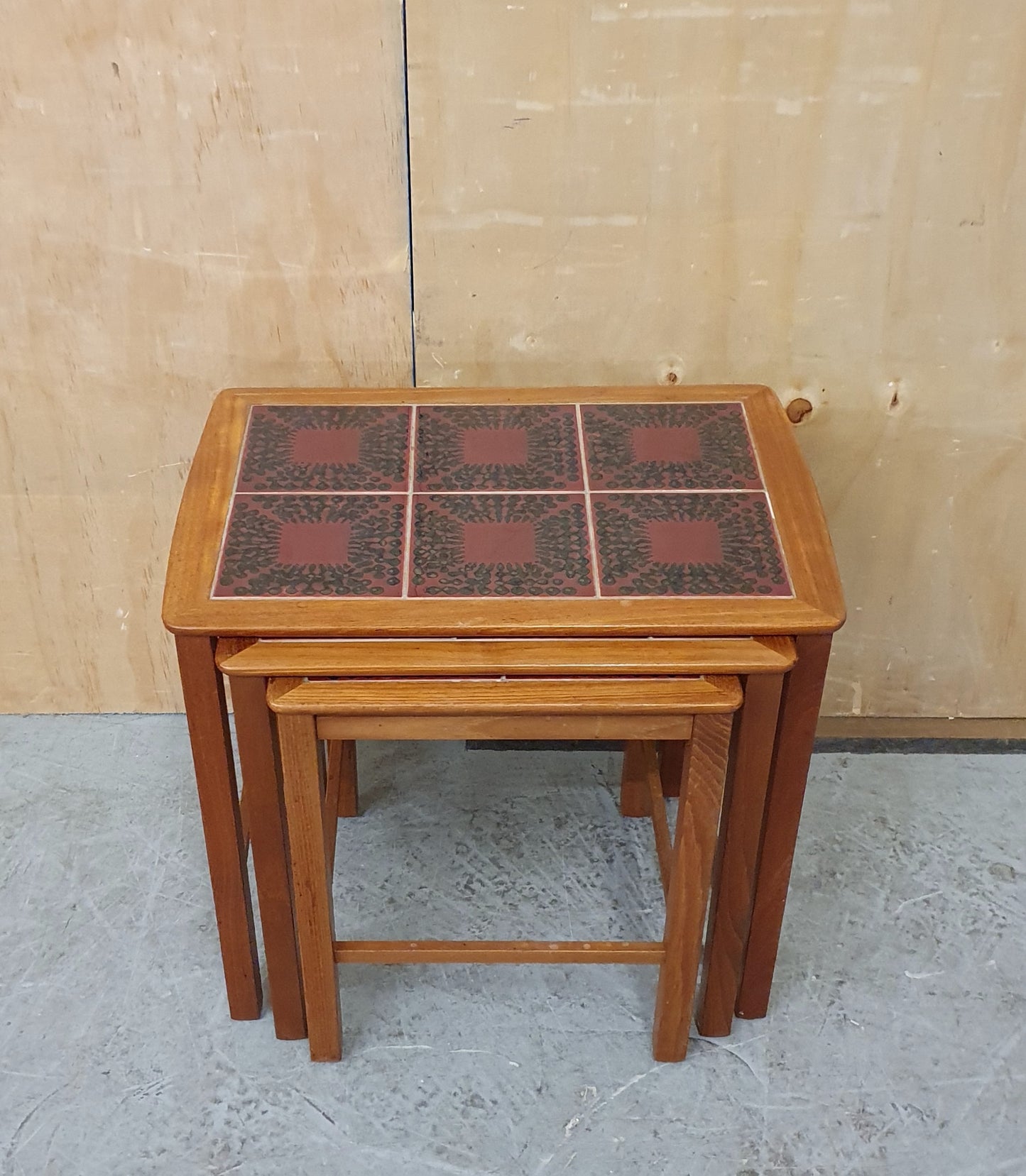 Mid Century Design Nest of Tables - EL104219