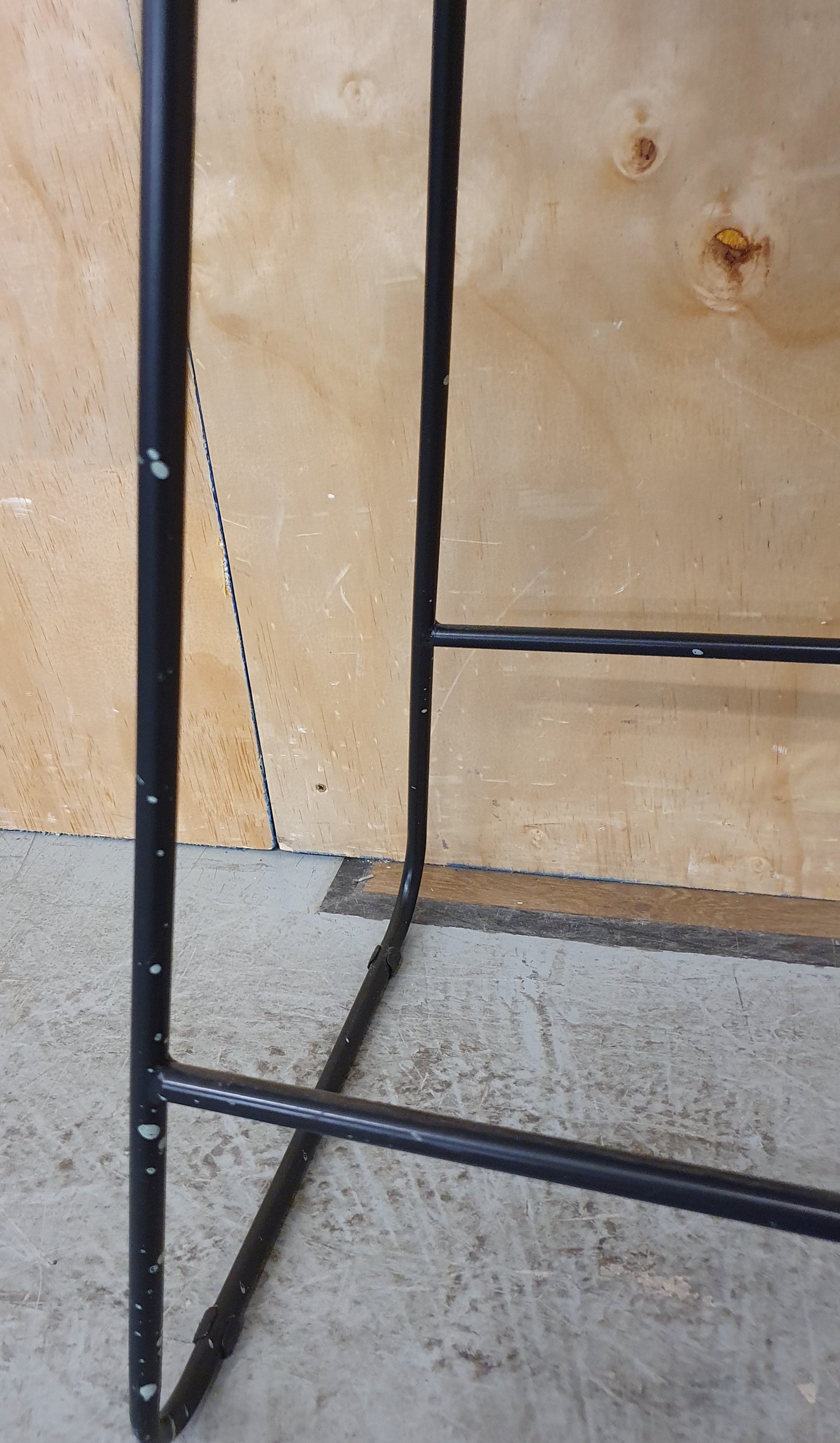 Single Round Wood Seat Bar Stool with Black Metal Frame - 104166