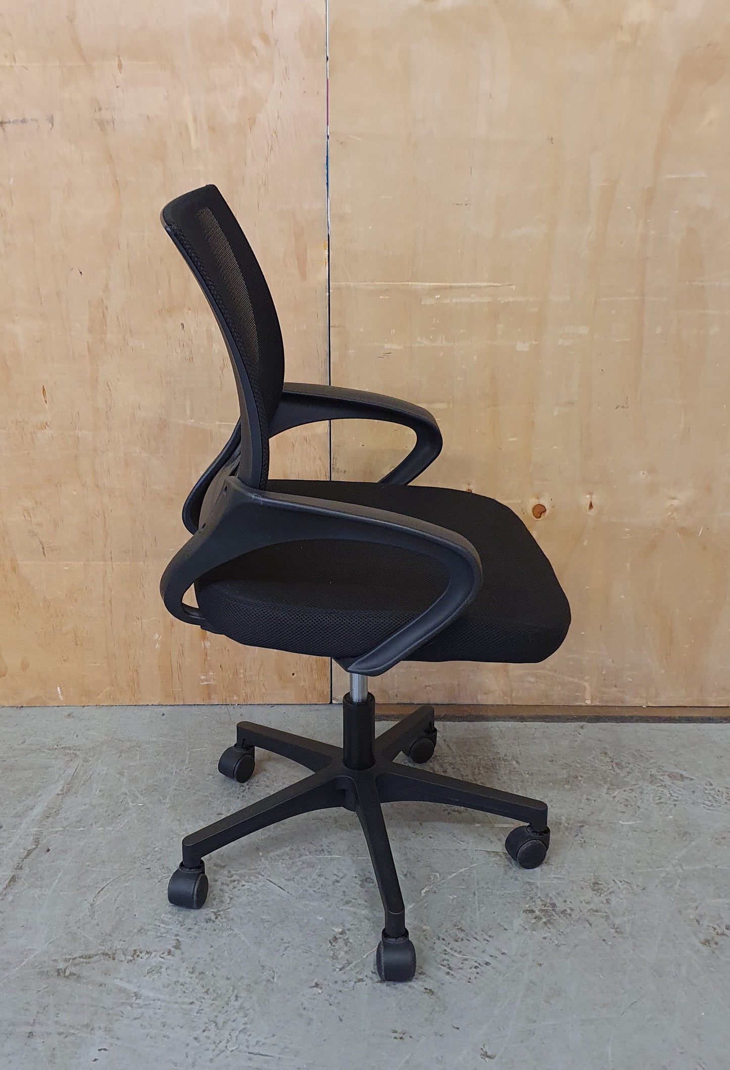 Black Mesh Height Adjustable Office Chair on Castor Wheels - 104339