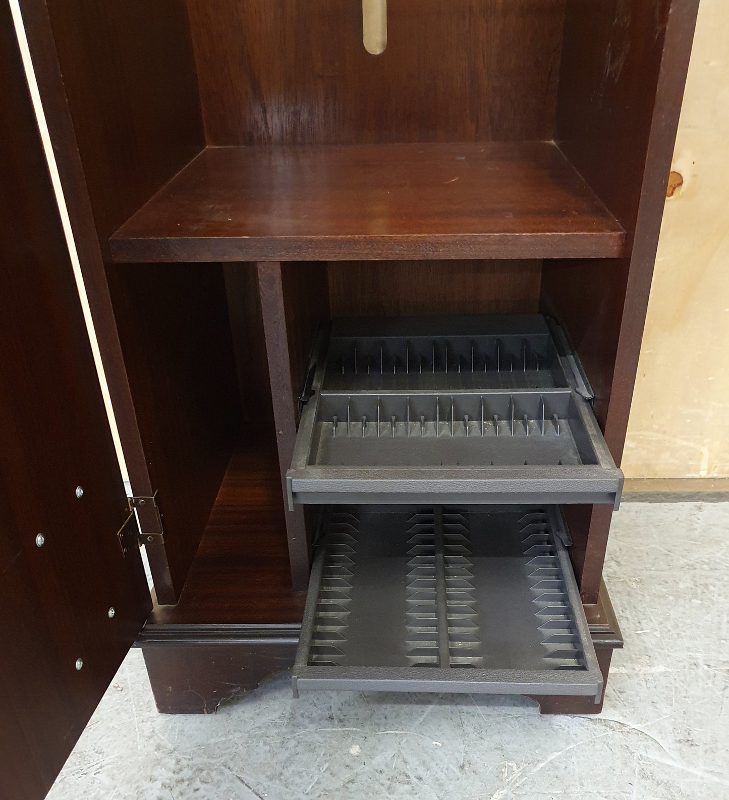 Mahogany Cabinet with Open Top Lid - 104420