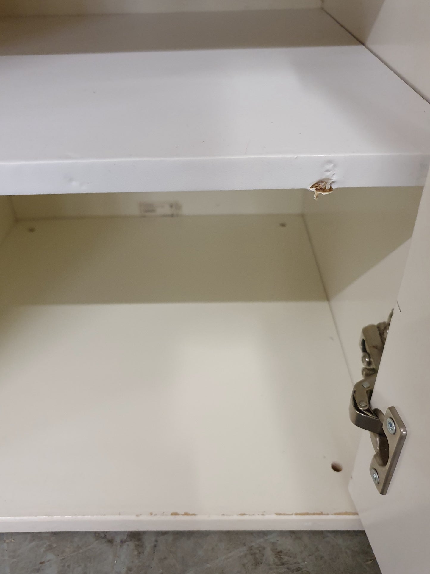 2 Matching White Wood Bedside Cabinets with 1 Drawer and 1 Door - 104677 / 104678