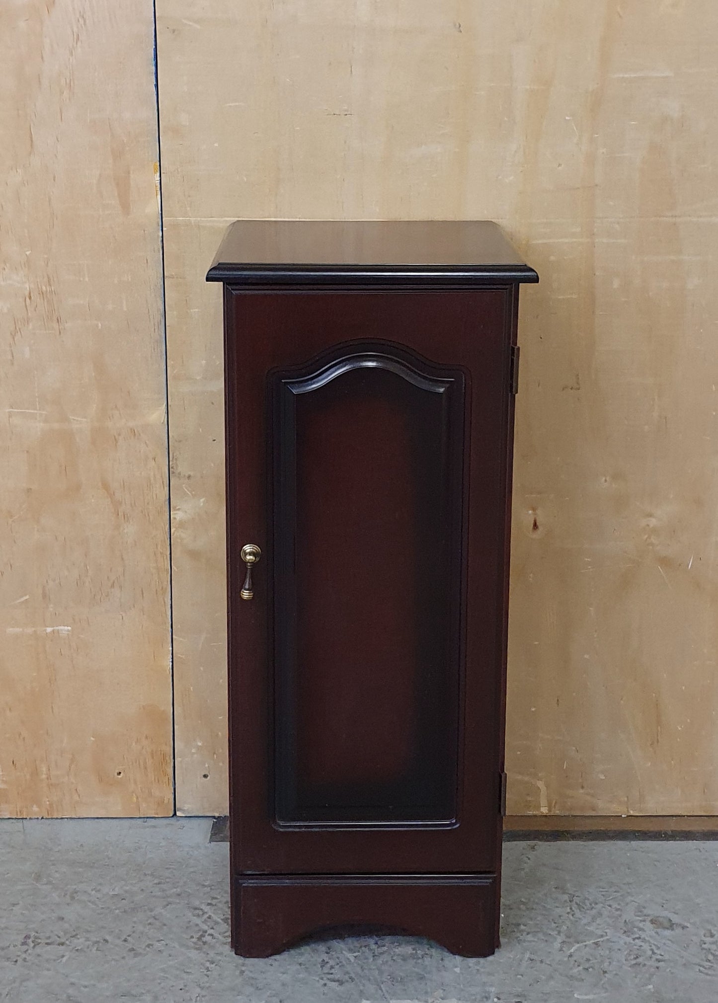 Small Mahogany Cabinet with 1 Door and 2 Internal Shelves - EL104445