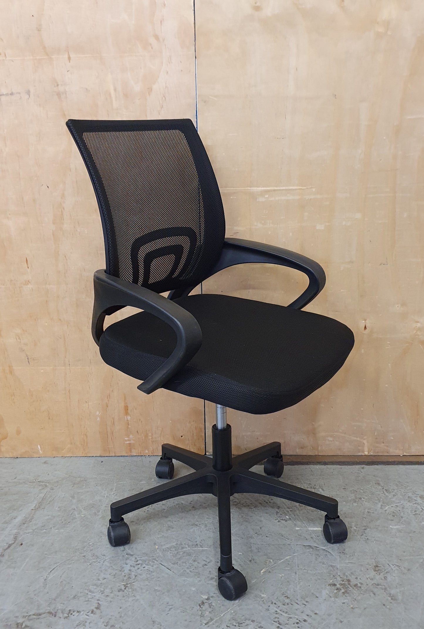 Black Mesh Height Adjustable Office Chair on Castor Wheels - 104339
