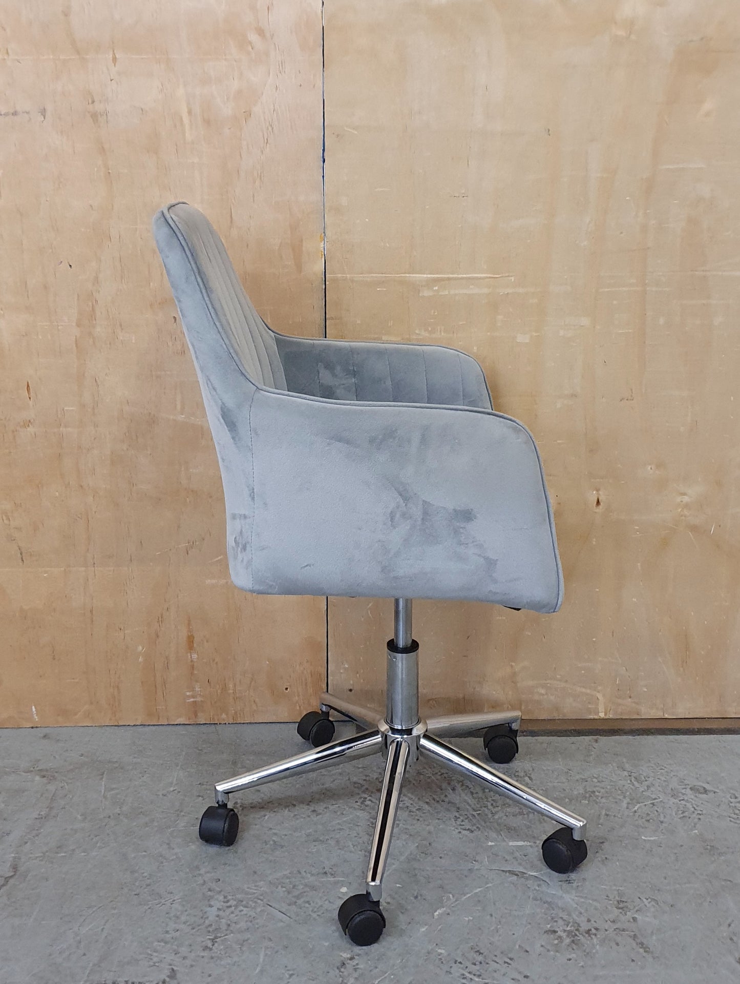 Grey Velvet Modern Height Adjustable Office Chair on Castor Wheels - EL104439