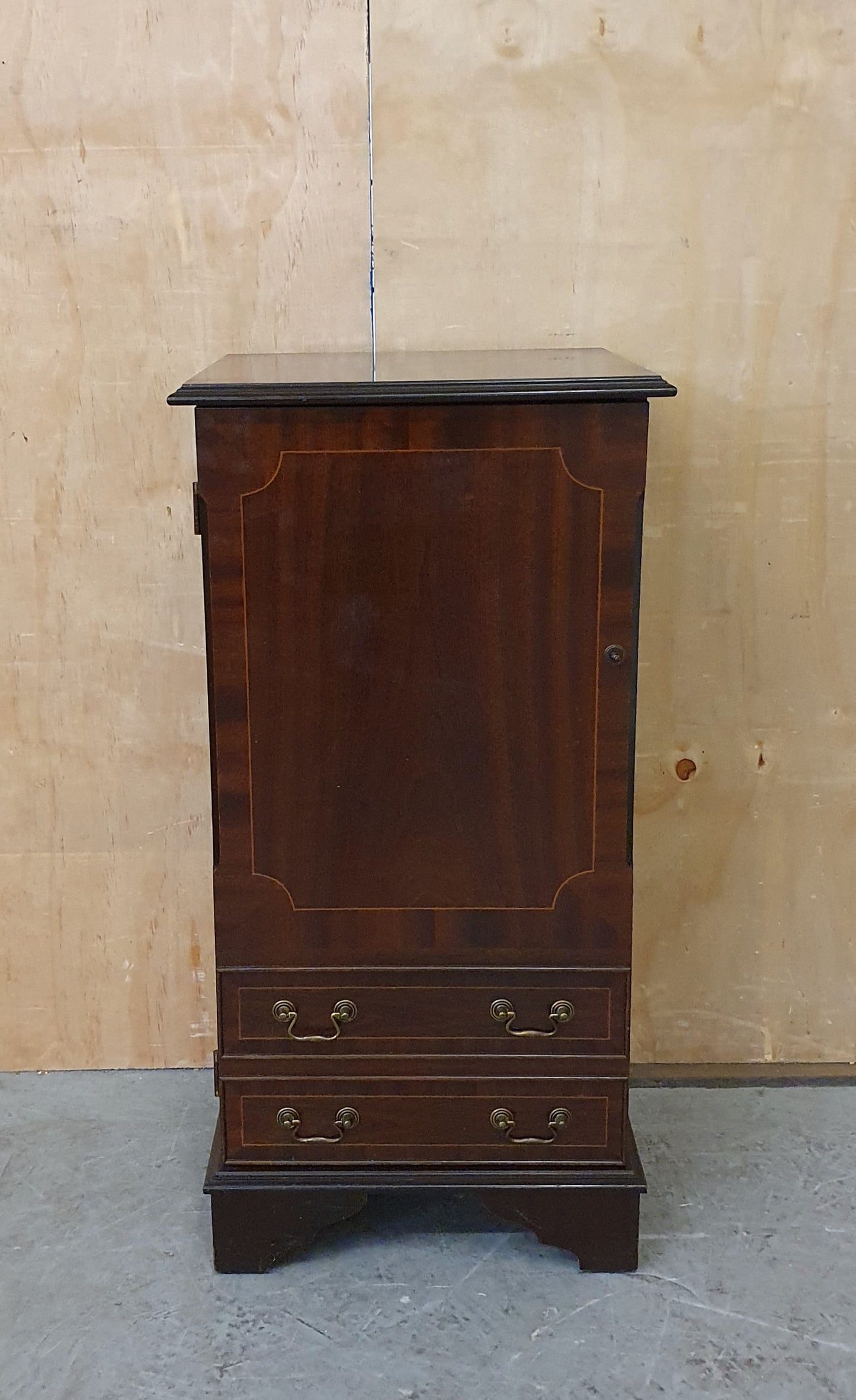 Mahogany Cabinet with Open Top Lid - 104420