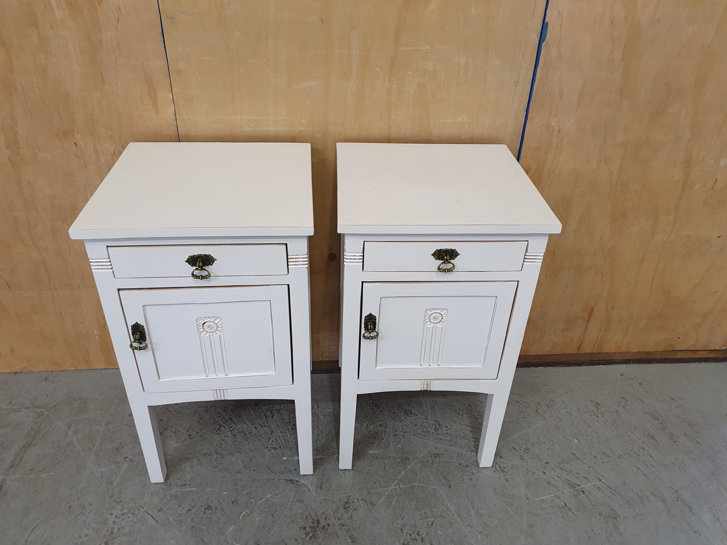 2 Matching White Wood Bedside Cabinets with 1 Drawer and 1 Door - 104175 / 104176