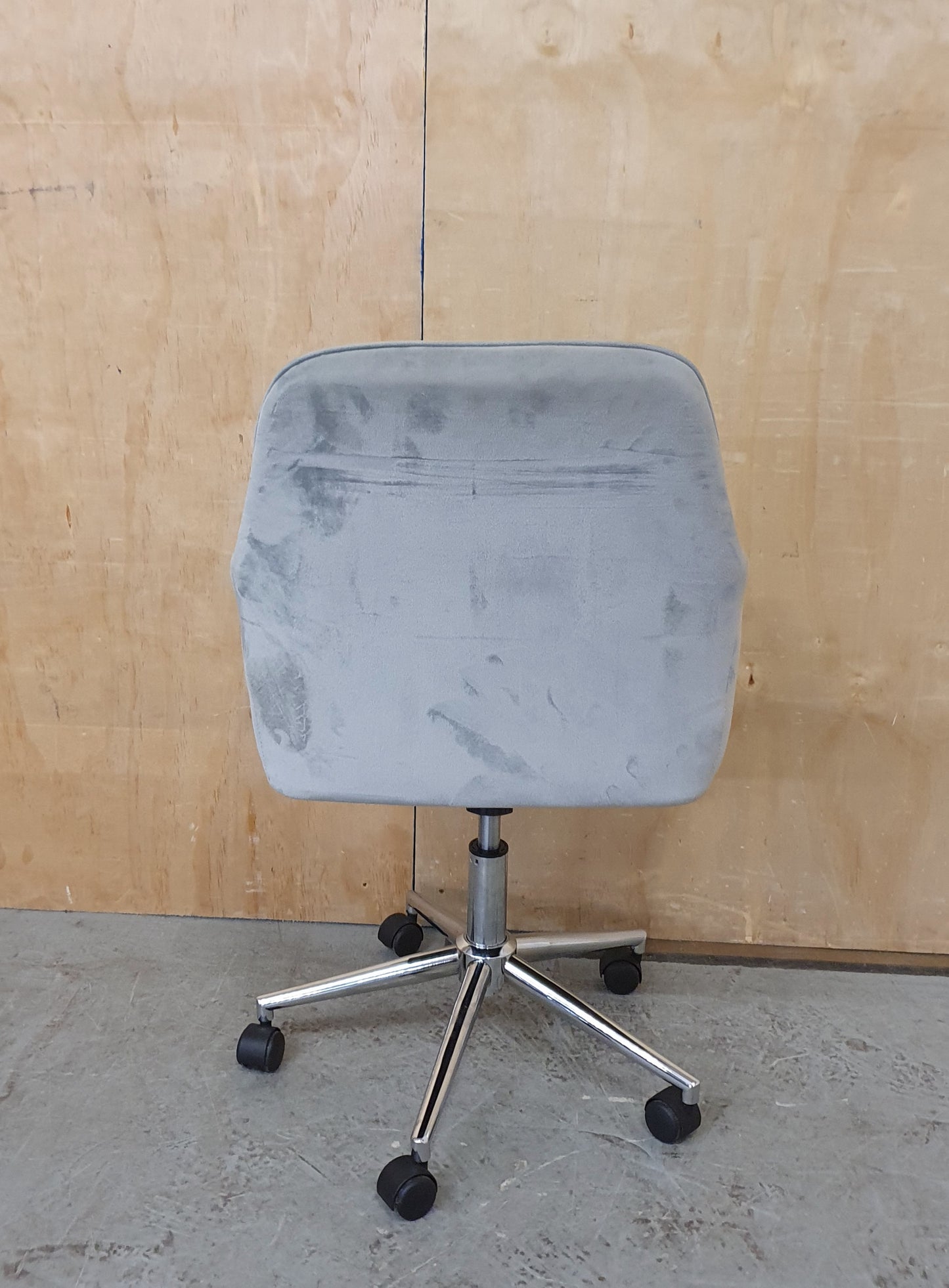Grey Velvet Modern Height Adjustable Office Chair on Castor Wheels - EL104439
