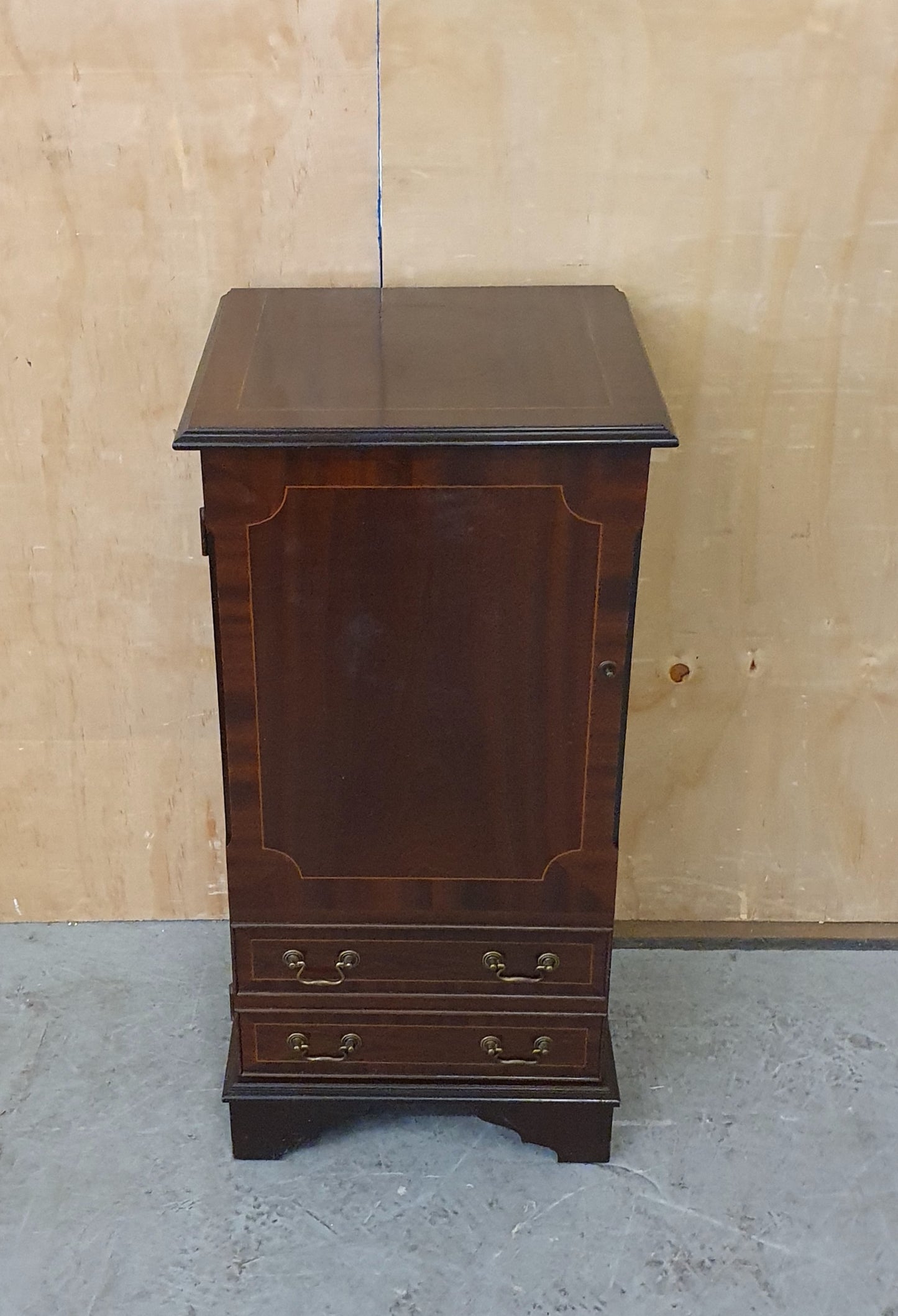 Mahogany Cabinet with Open Top Lid - 104420