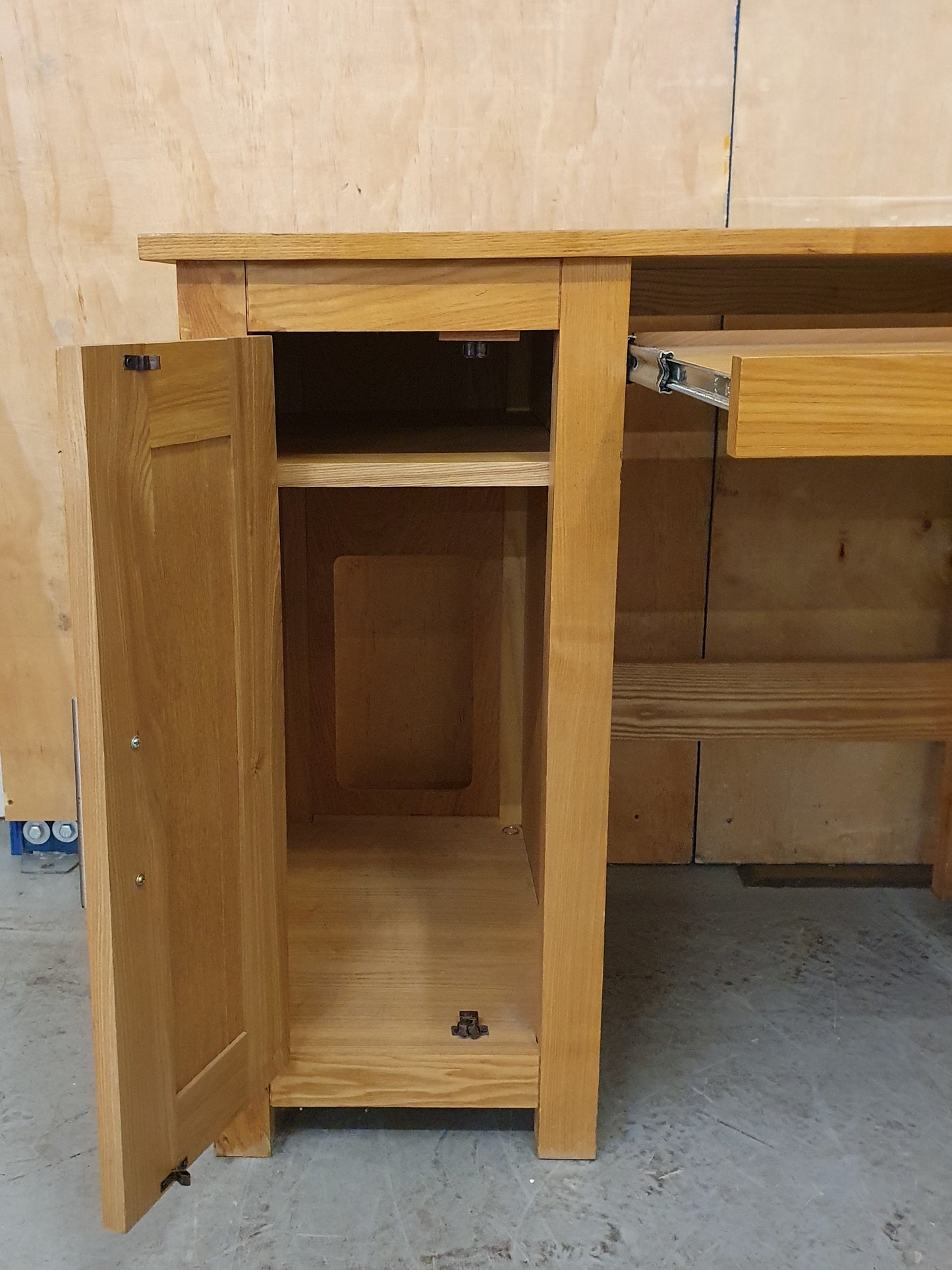 Large Solid Wood Desk with Pull Out Mid Section 1 Drawer and 2 Doors - 103860