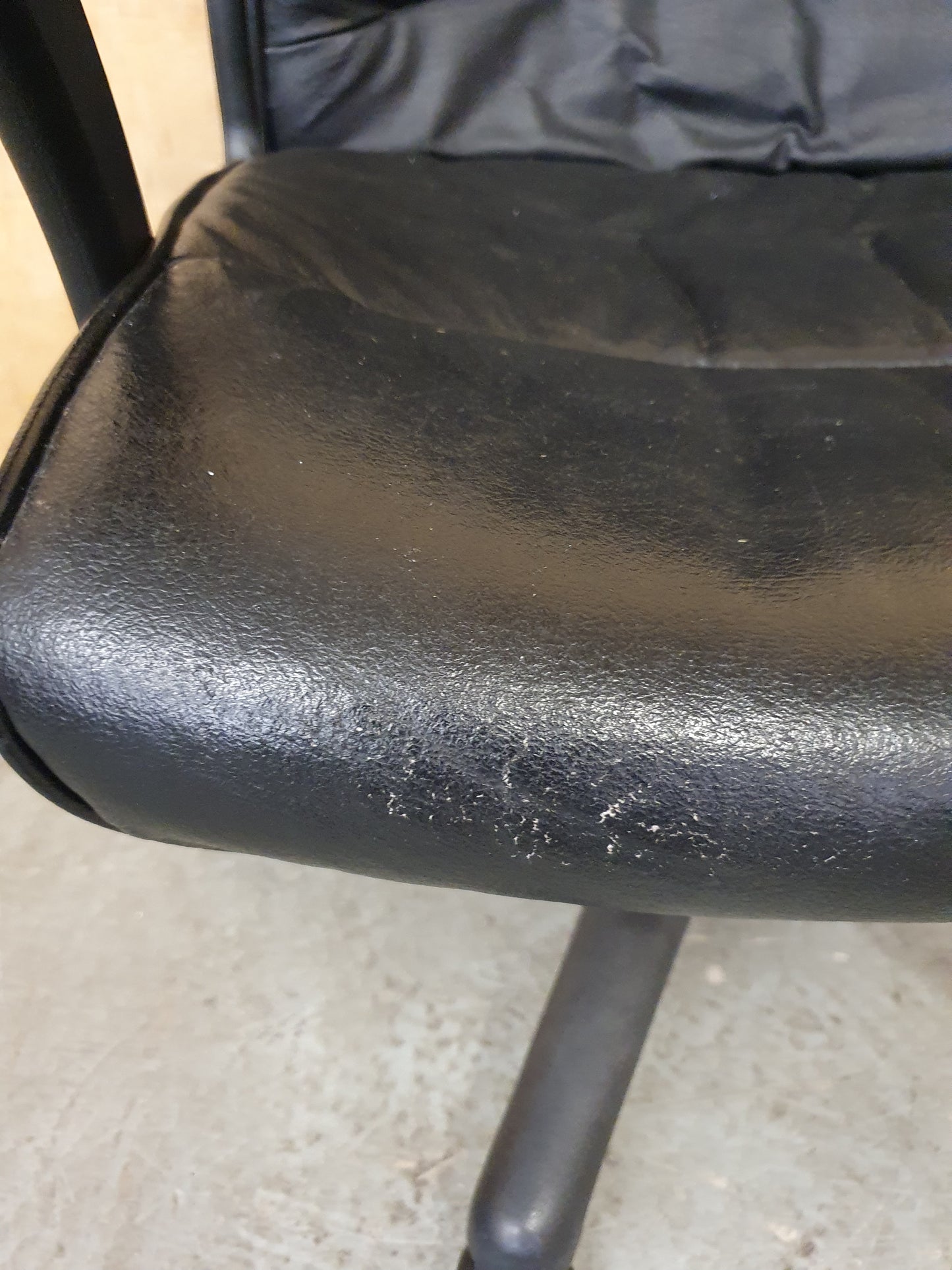Black Leather Office Chair with Chrome Frame - EL104440
