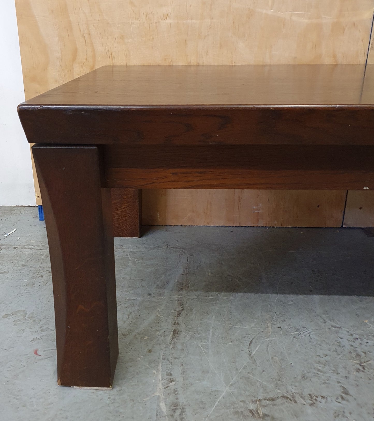 Large Heavy Duty Mahogany Coffee Table - 104291