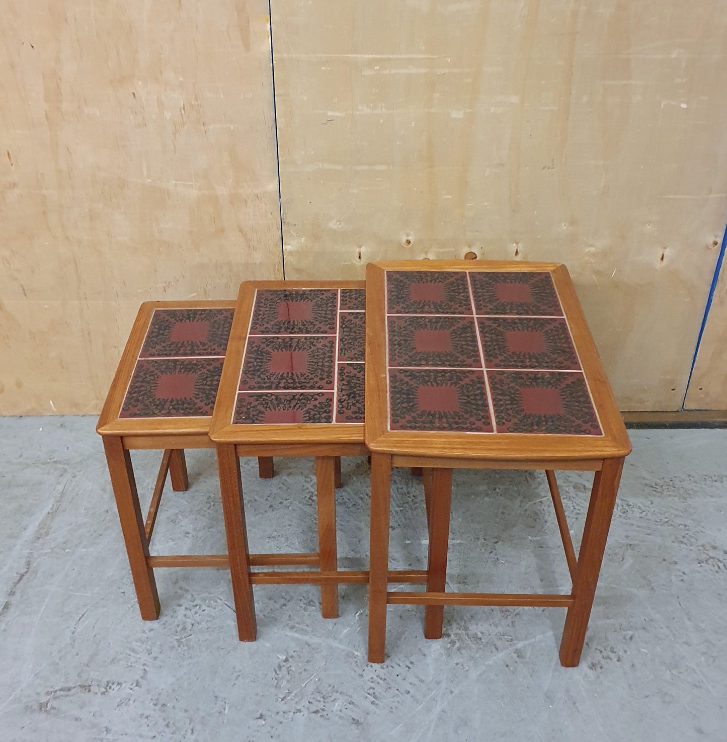 Mid Century Design Nest of Tables - EL104219