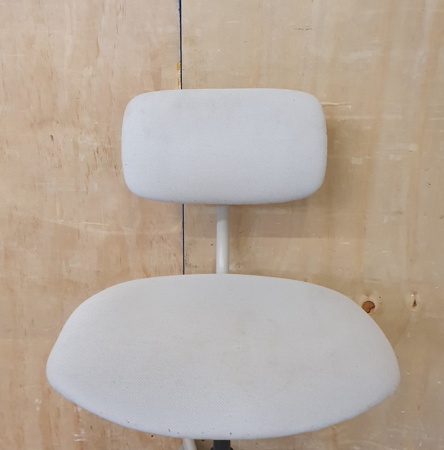 Small Grey Height Adjustable Office Chair on Castor Wheels - EL104352