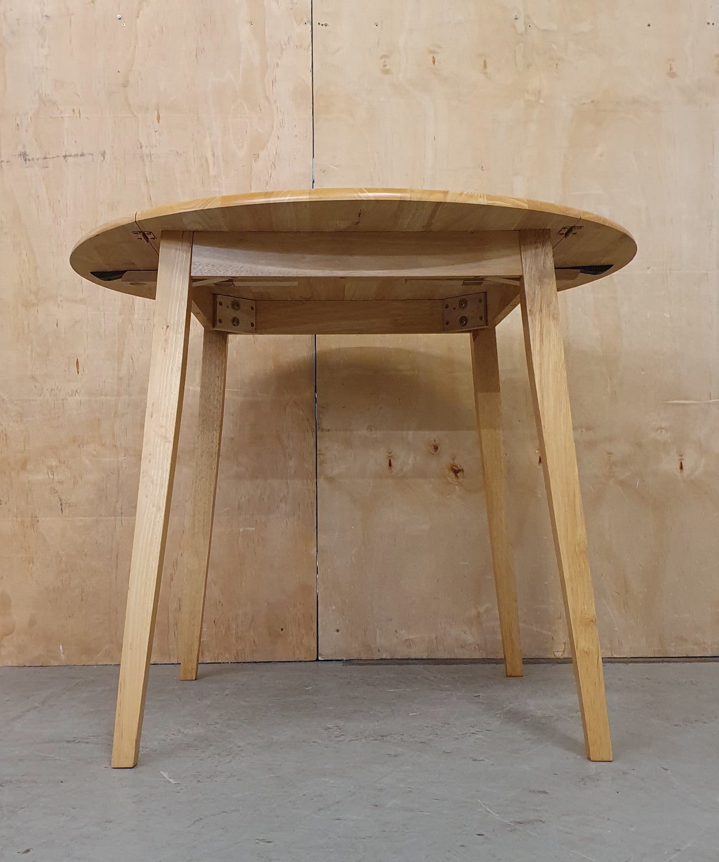 Pine Round Drop Leaf Dining Table - 104885