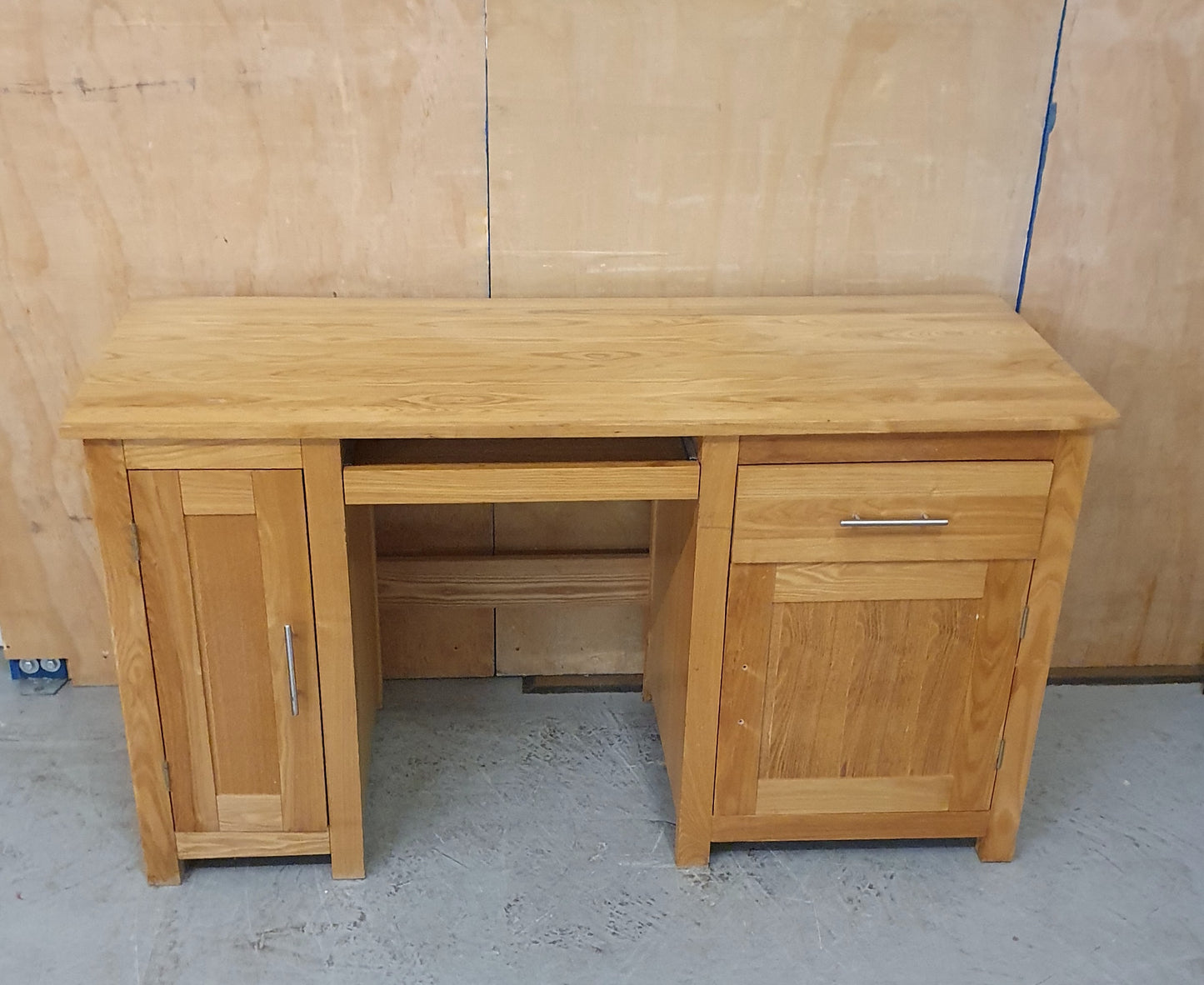 Large Solid Wood Desk with Pull Out Mid Section 1 Drawer and 2 Doors - 103860