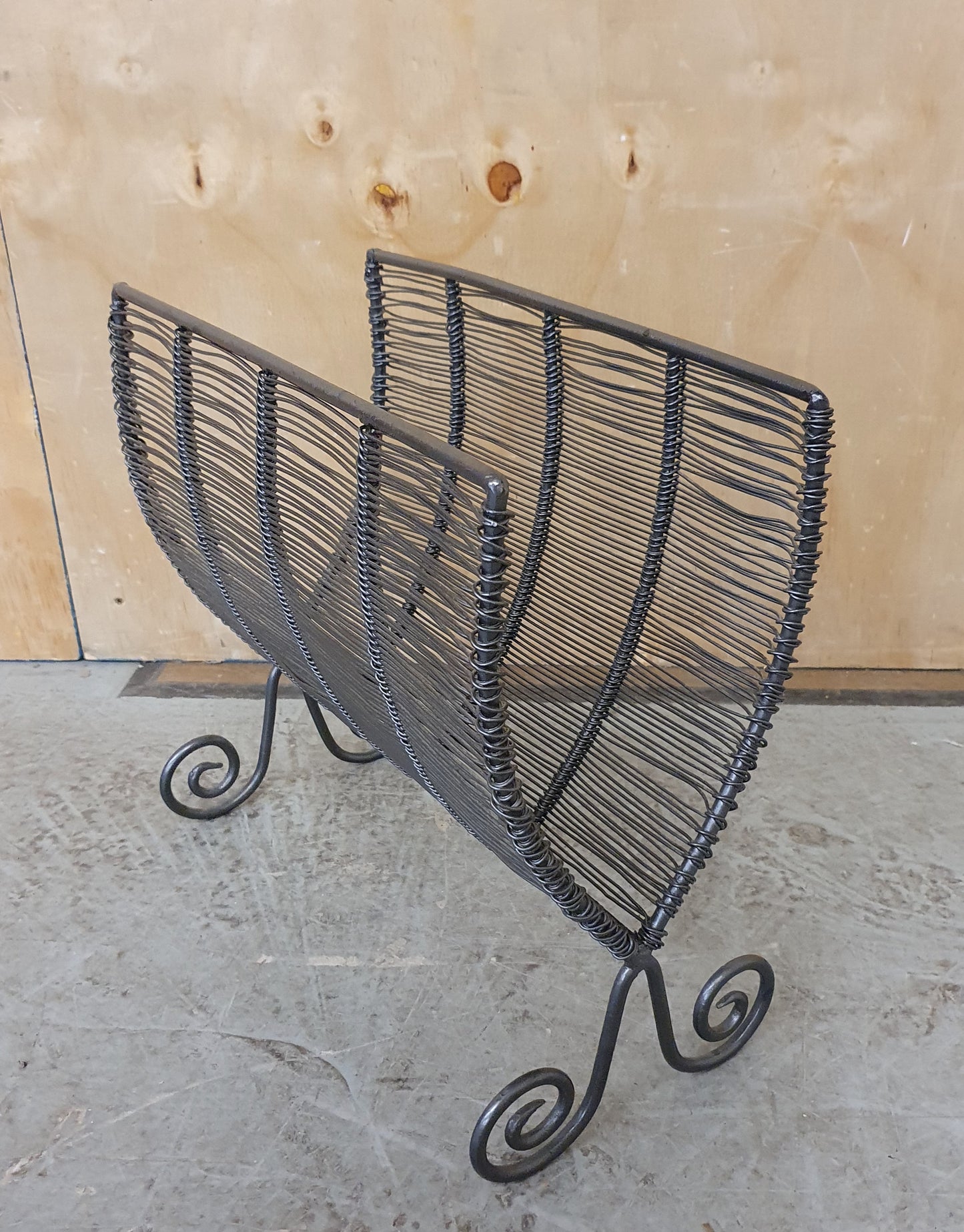 Metal Wire Magazine Rack - EL104441