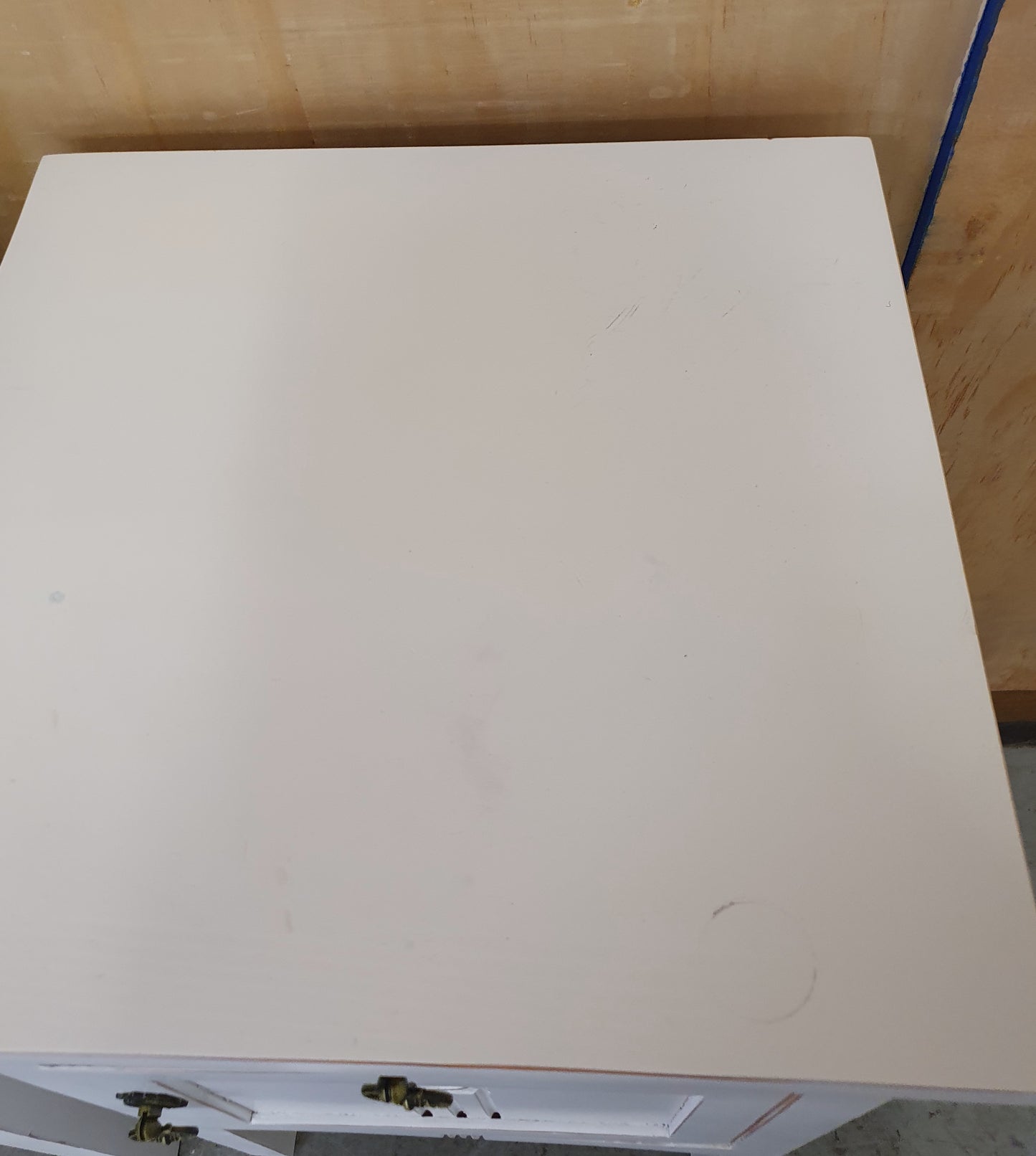 2 Matching White Wood Bedside Cabinets with 1 Drawer and 1 Door - 104175 / 104176