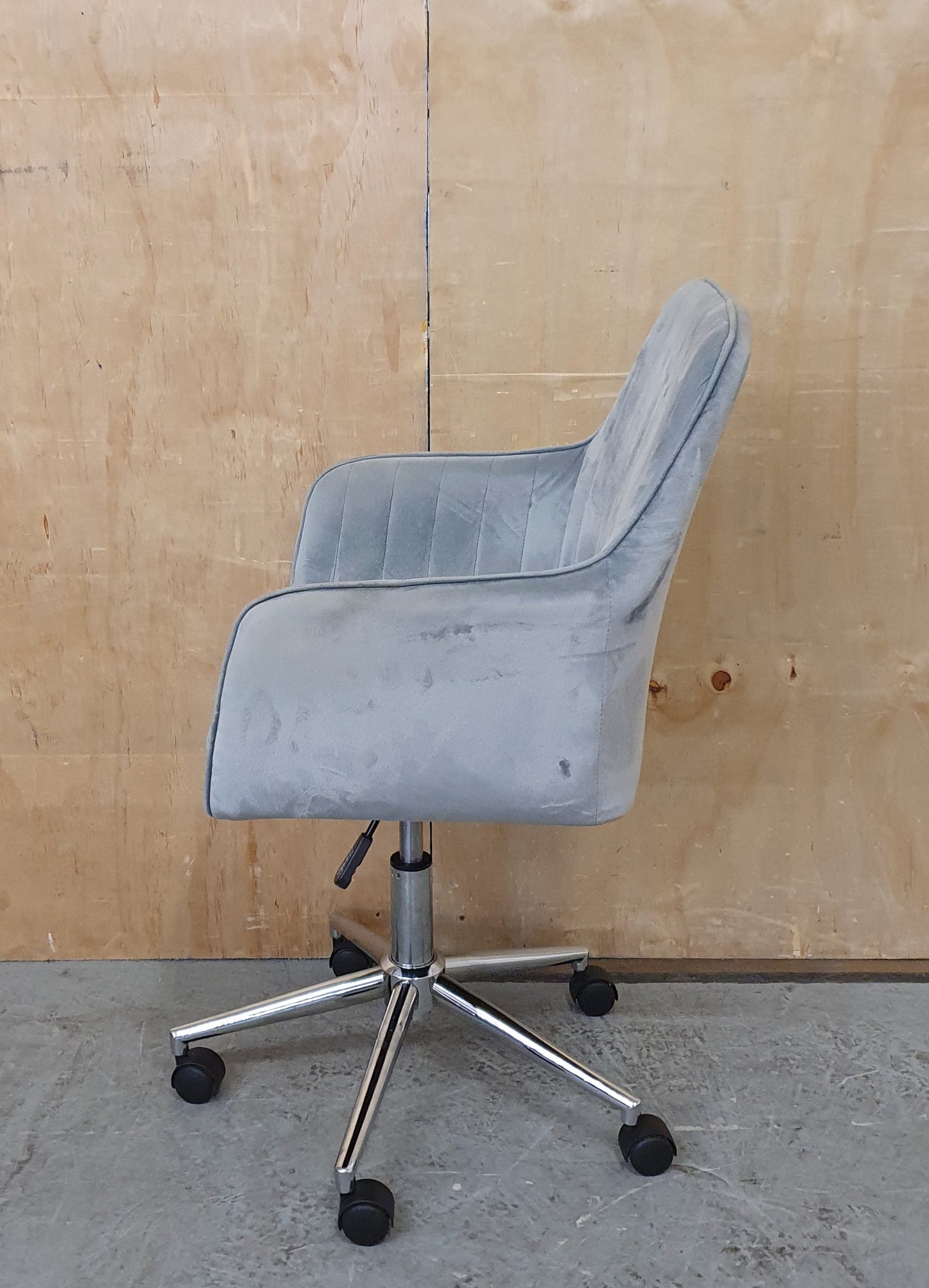 Grey Velvet Modern Height Adjustable Office Chair on Castor Wheels - EL104439