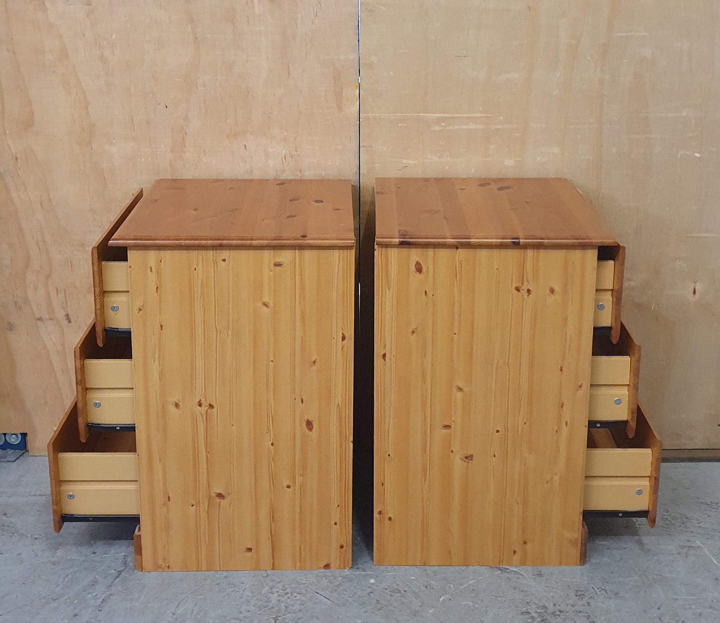 2 Matching 3 Drawer Pine Bedside Cabinets - EL104526 / EL104527