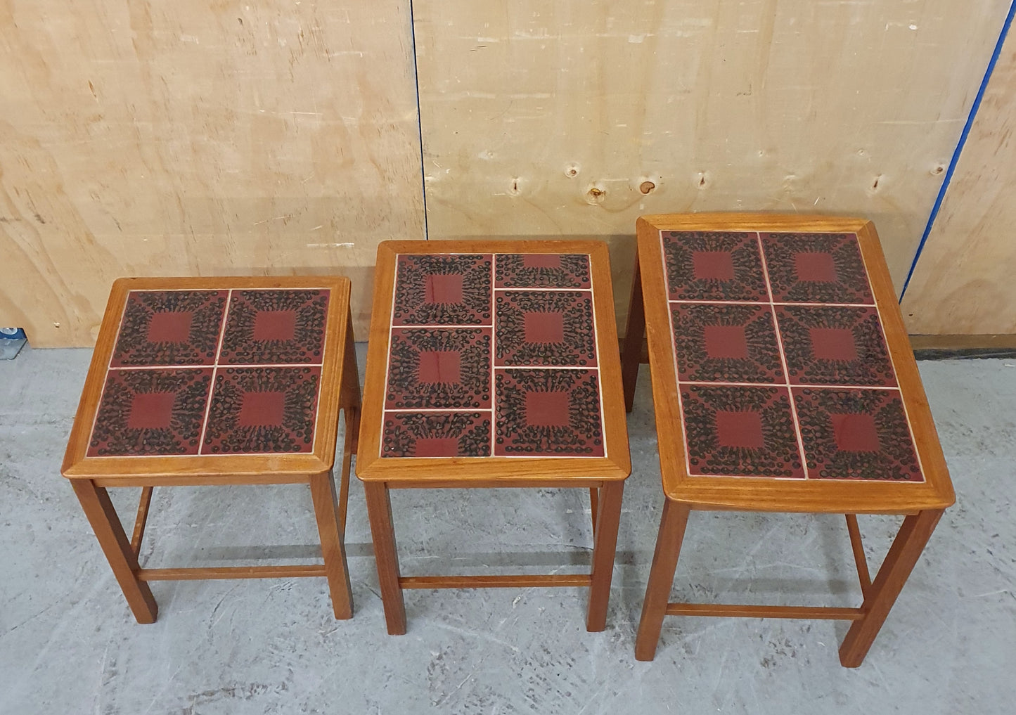 Mid Century Design Nest of Tables - EL104219