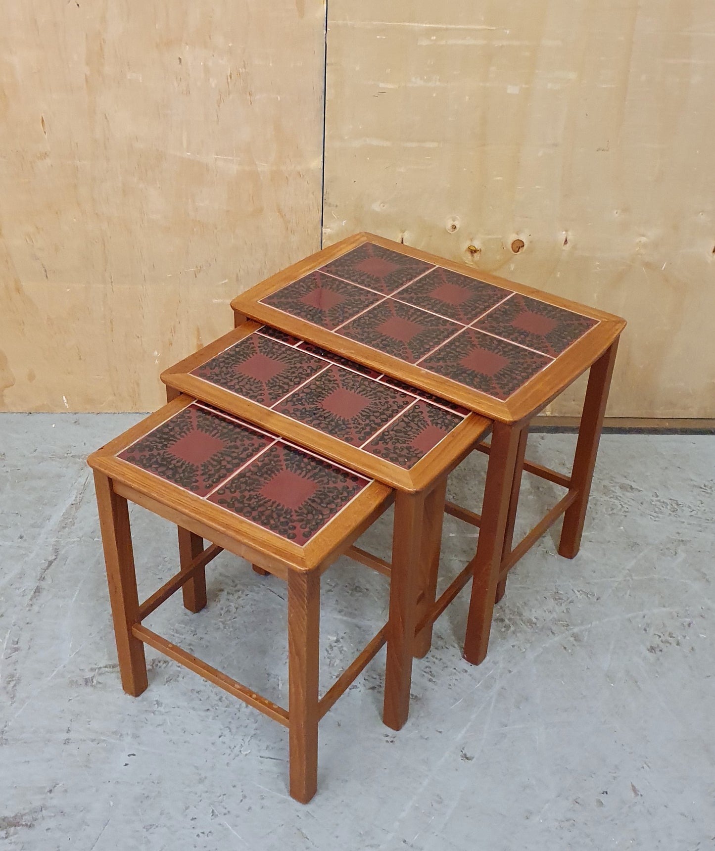 Mid Century Design Nest of Tables - EL104219