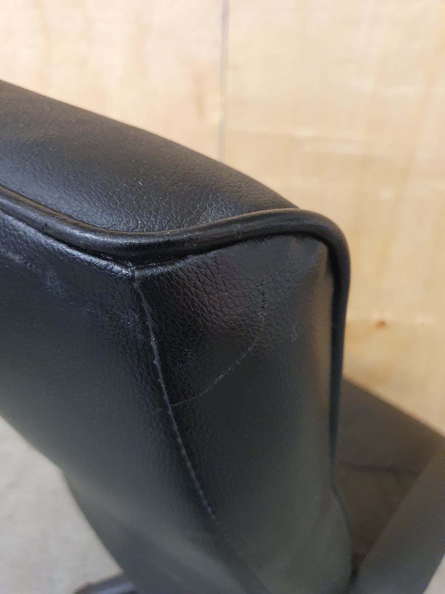 Black Leather Office Chair with Chrome Frame - EL104440