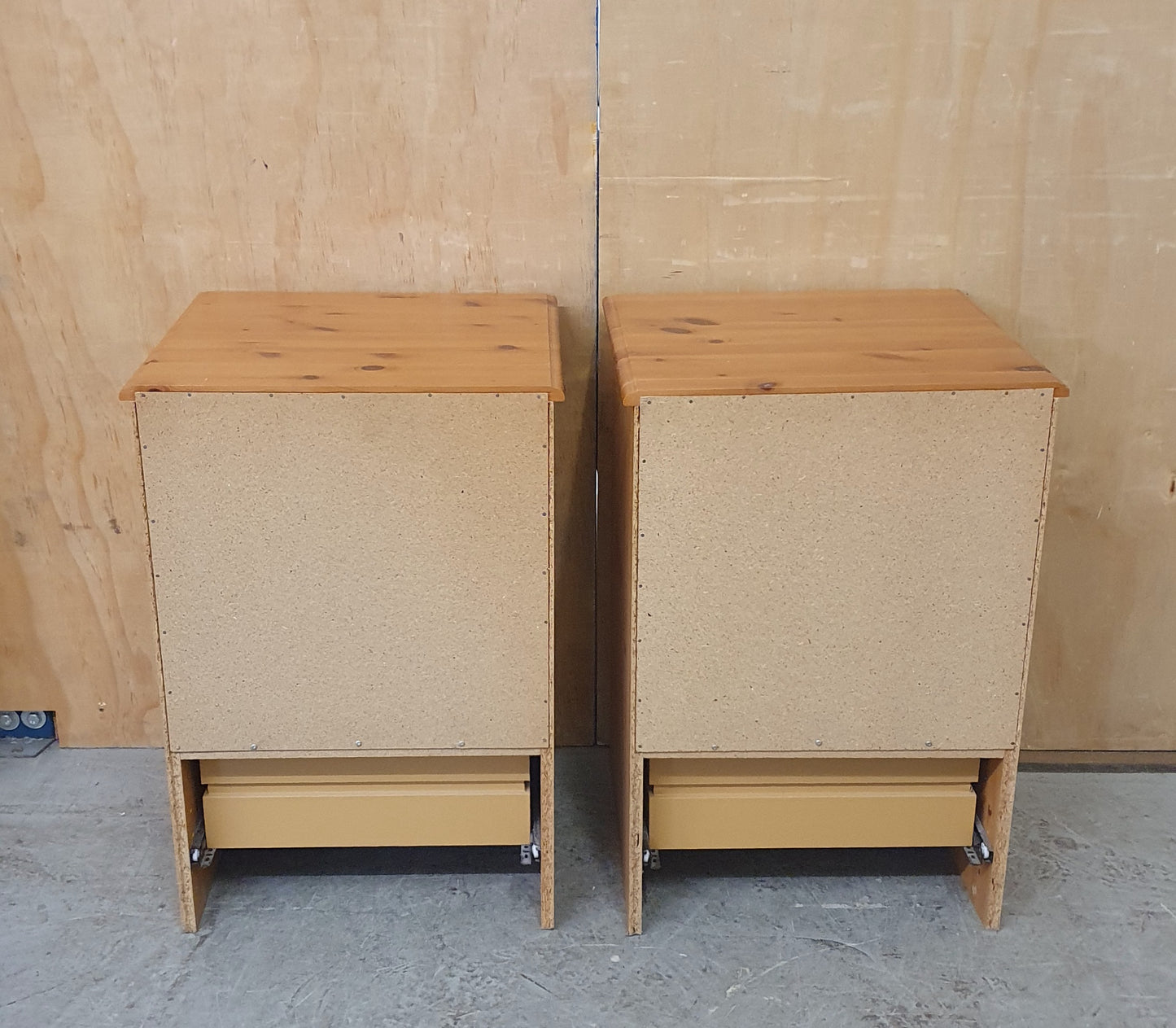 2 Matching 3 Drawer Pine Bedside Cabinets - EL104526 / EL104527