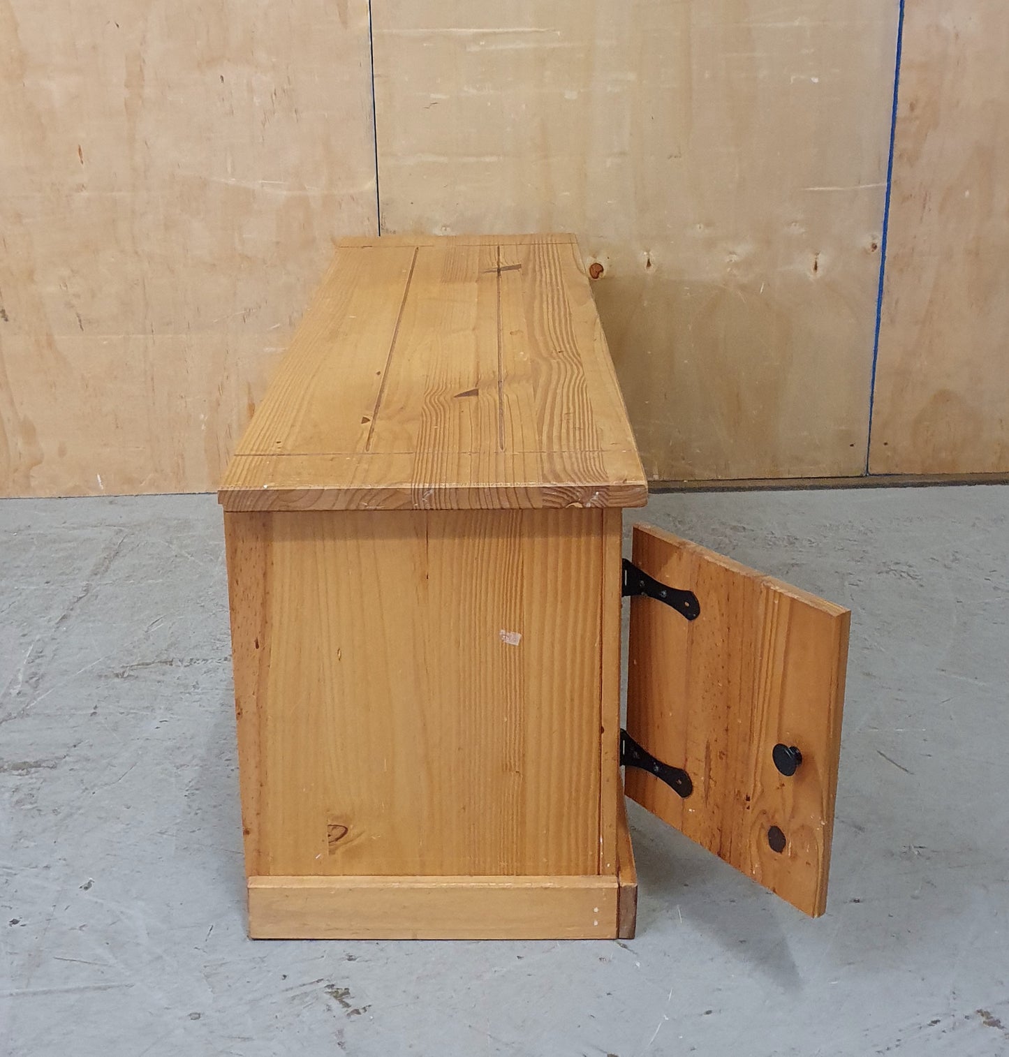 Pine TV Stand with 1 Door 2 Drawers and Centre Shelf - 104081