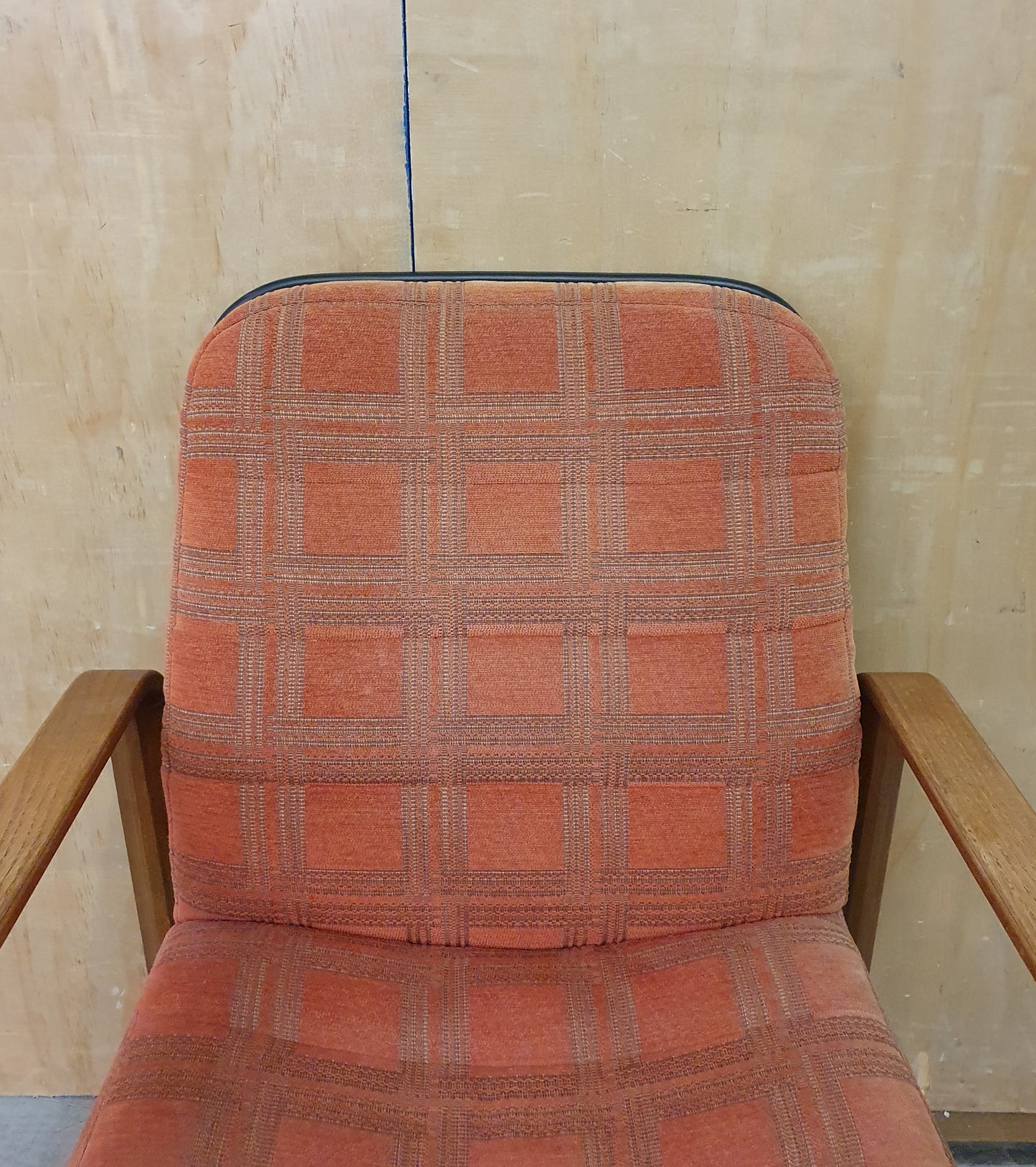 Single Classic Easy Chair with Wood Frame - 104813