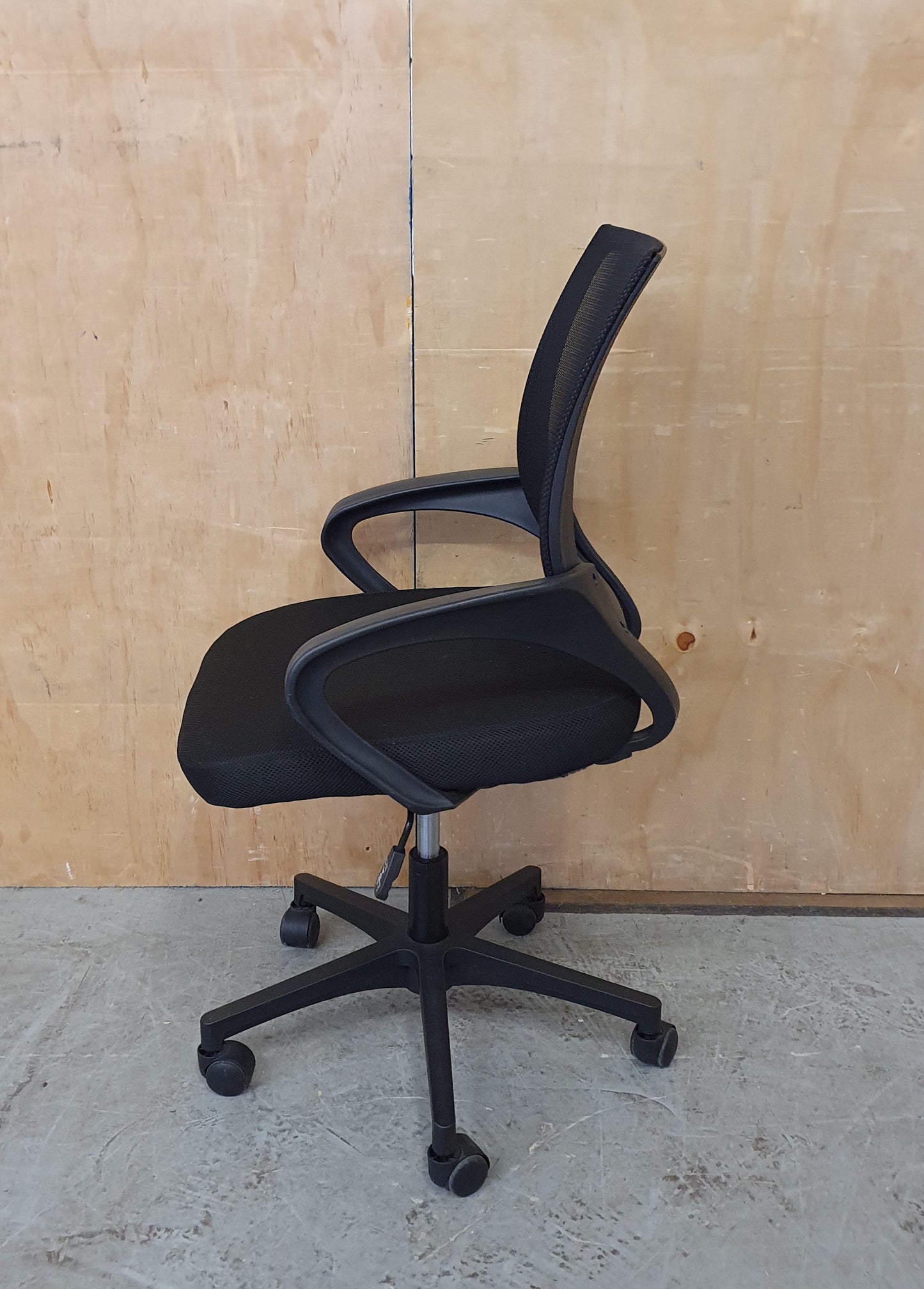 Black Mesh Height Adjustable Office Chair on Castor Wheels - 104339