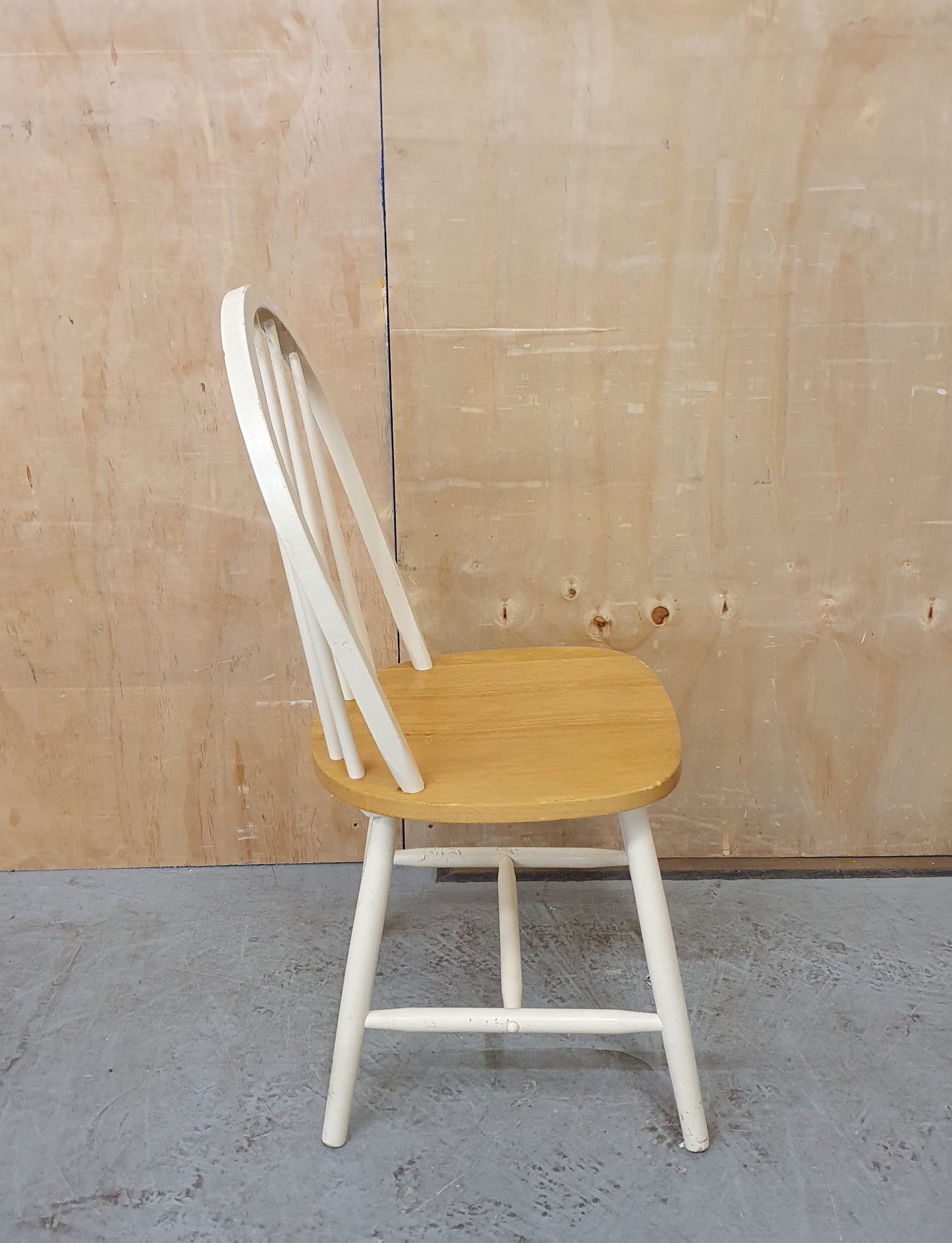 Single Wooden Spindle Back Chair - EL103995