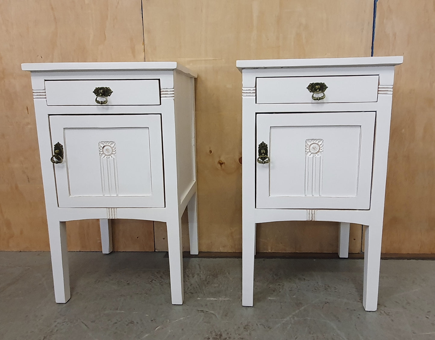 2 Matching White Wood Bedside Cabinets with 1 Drawer and 1 Door - 104175 / 104176