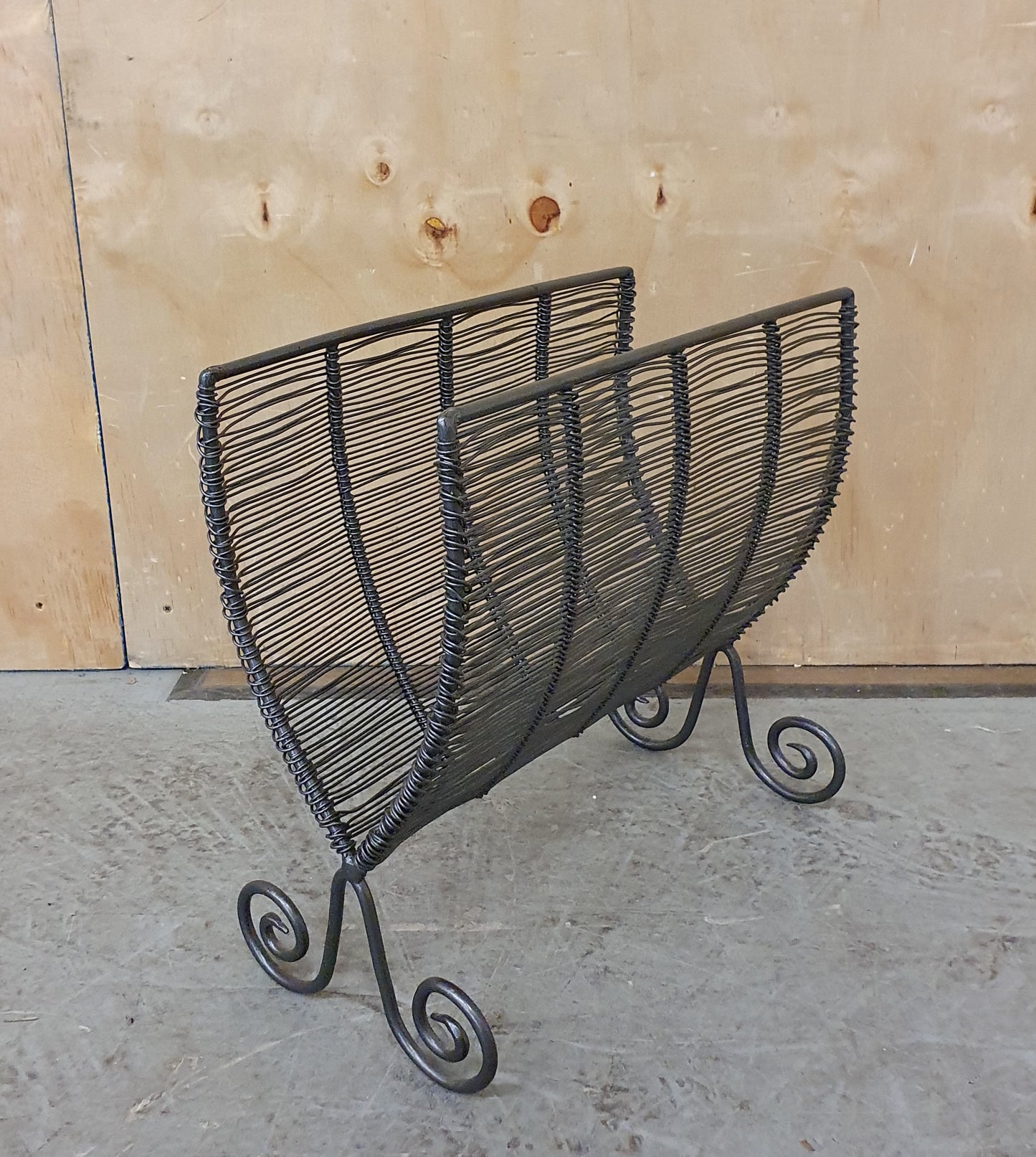 Metal Wire Magazine Rack - EL104441