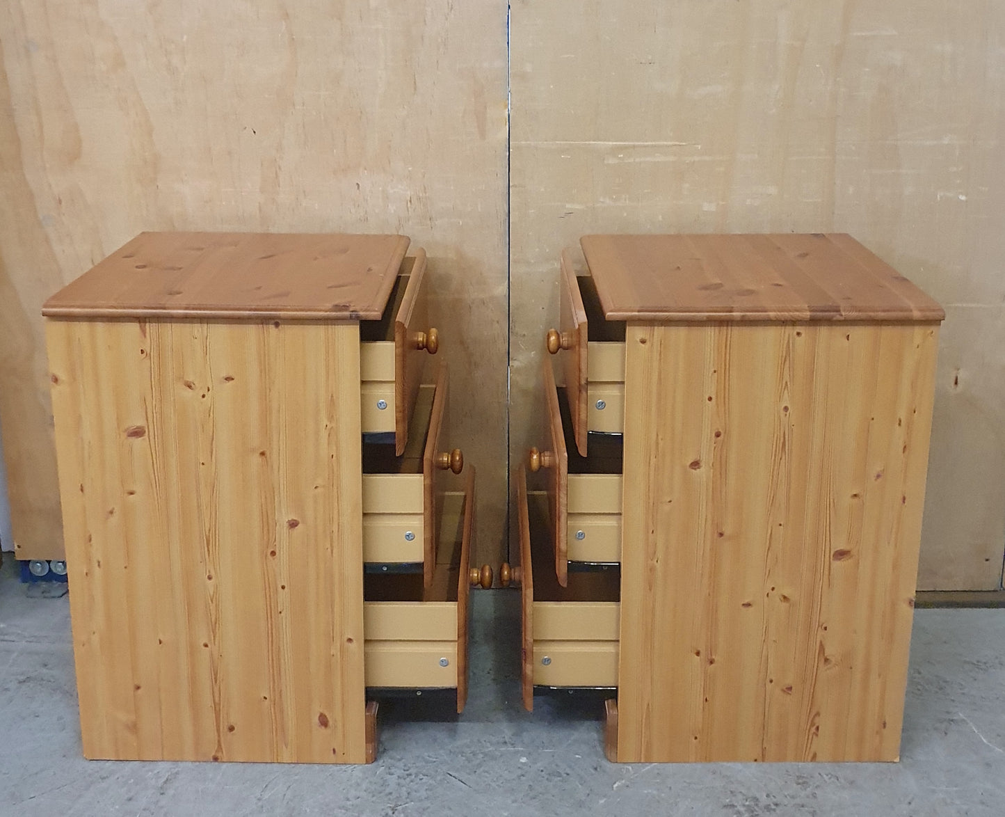 2 Matching 3 Drawer Pine Bedside Cabinets - EL104526 / EL104527
