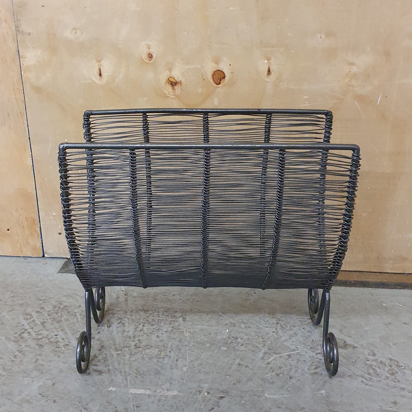 Metal Wire Magazine Rack - EL104441