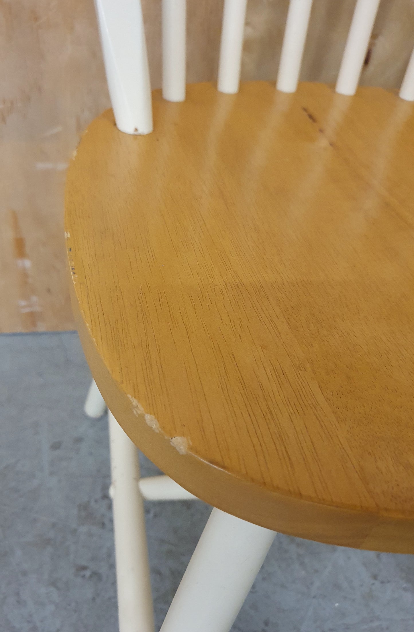 Single Wooden Spindle Back Chair - EL103995