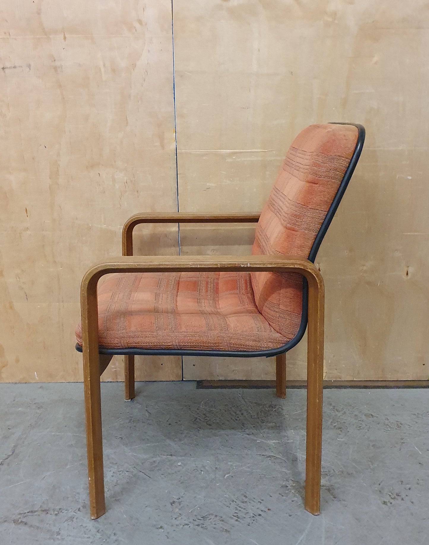 Single Classic Easy Chair with Wood Frame - 104813