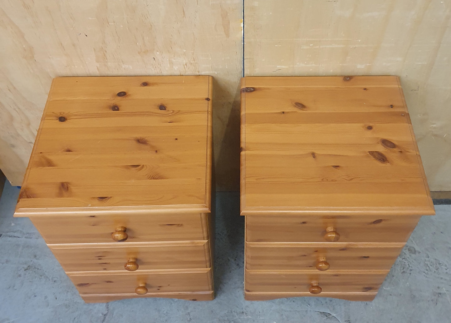 2 Matching 3 Drawer Pine Bedside Cabinets - EL104526 / EL104527