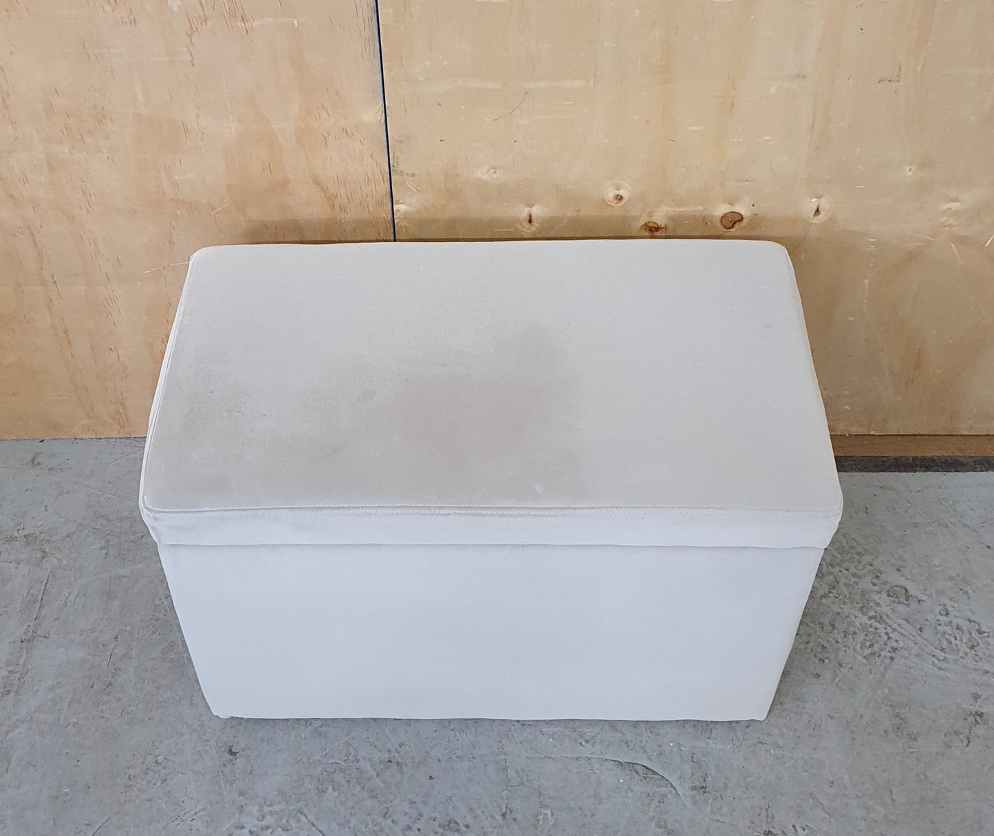 Small Grey Velvet Storage Ottoman - 104043