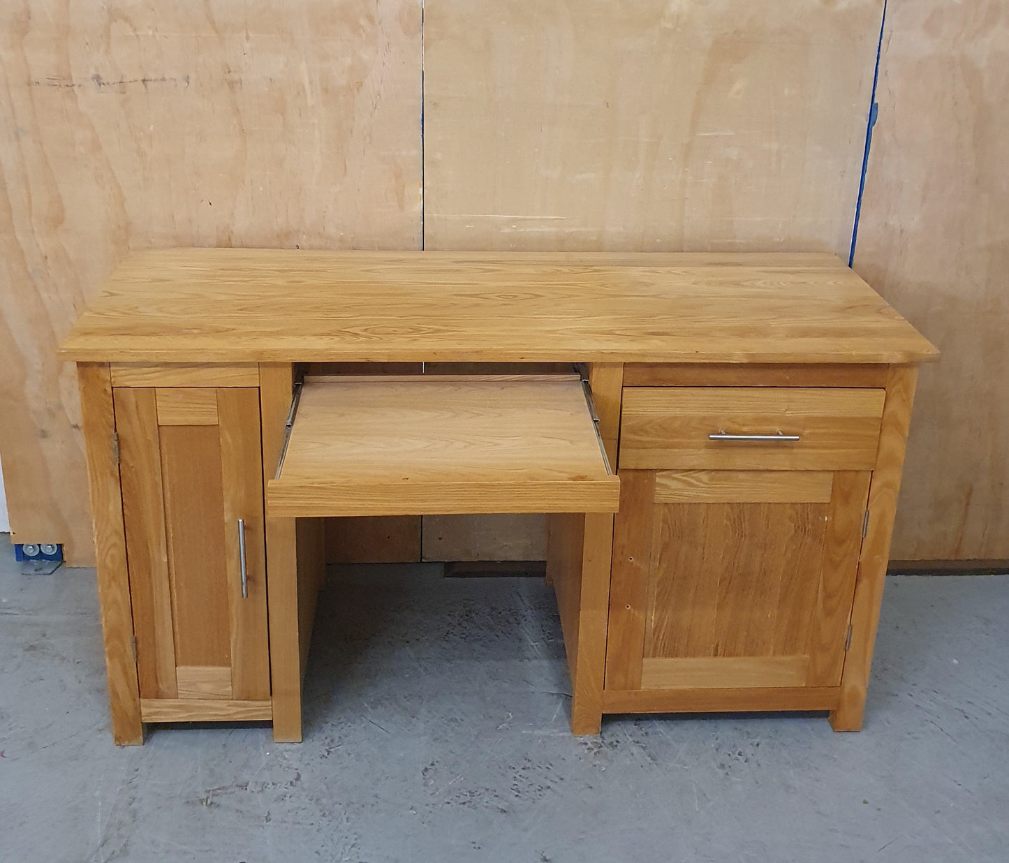 Large Solid Wood Desk with Pull Out Mid Section 1 Drawer and 2 Doors - 103860