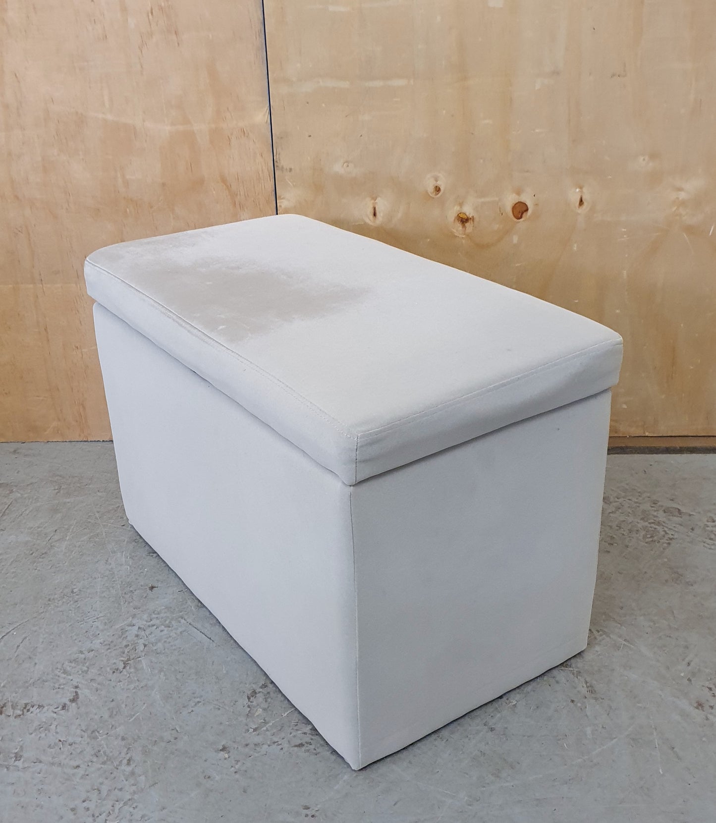 Small Grey Velvet Storage Ottoman - 104043
