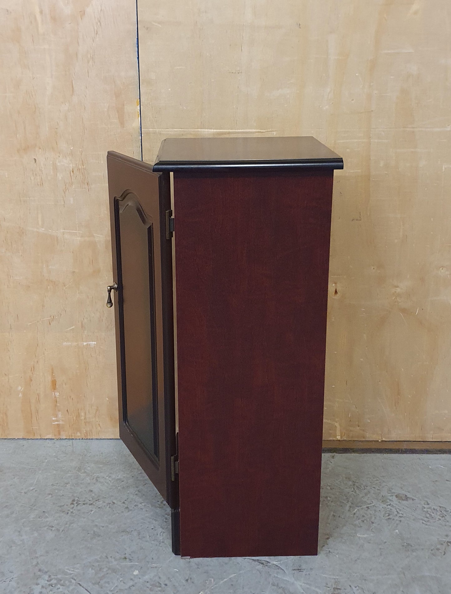 Small Mahogany Cabinet with 1 Door and 2 Internal Shelves - EL104445