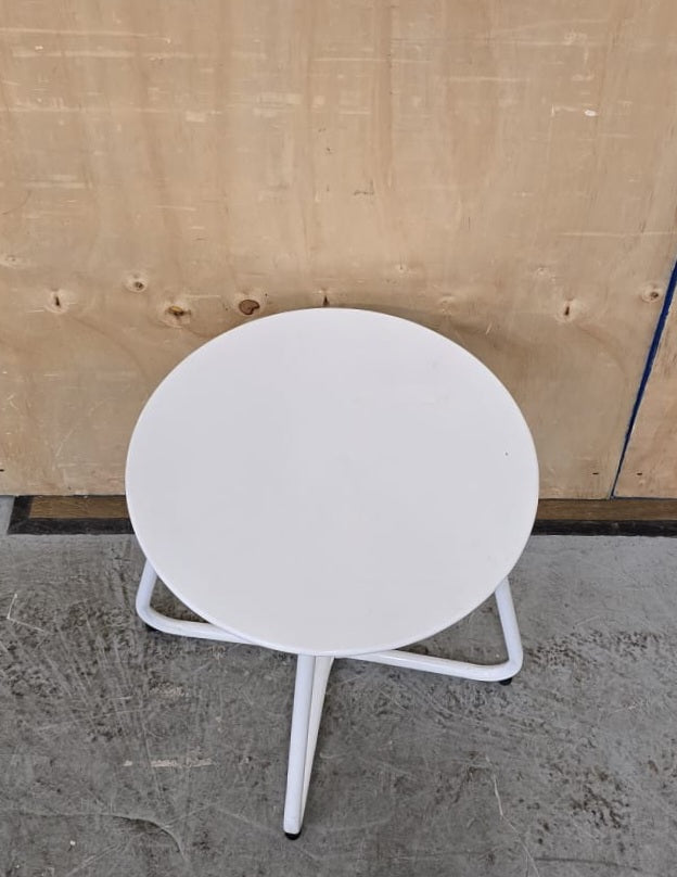 Small White Metal Coffee Table - EL104757
